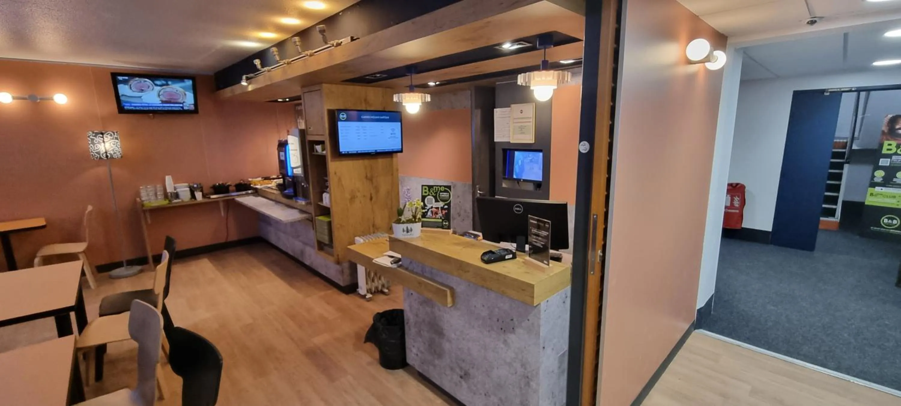 TV and multimedia in B&B HOTEL Cannes Mouans Sartoux