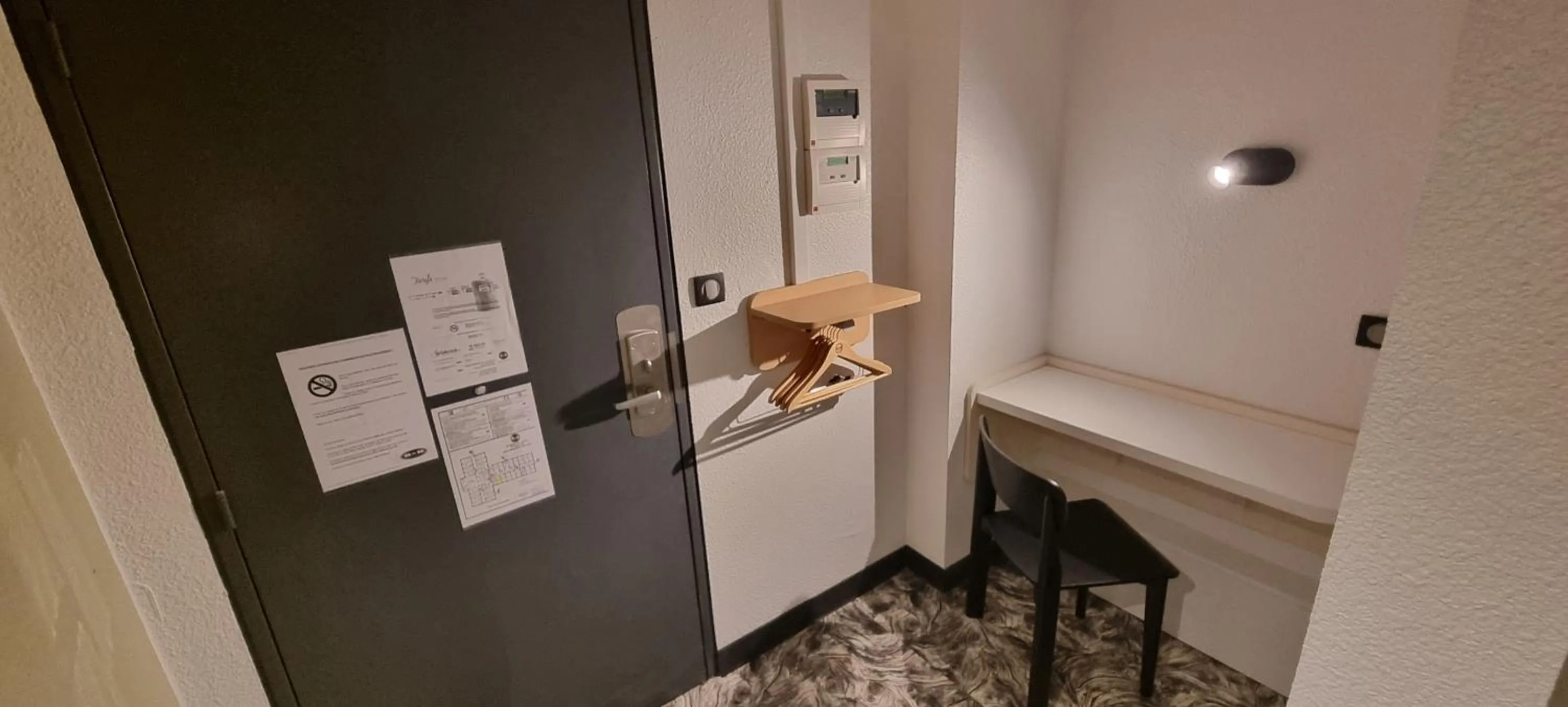 Bed in B&B HOTEL Cannes Mouans Sartoux