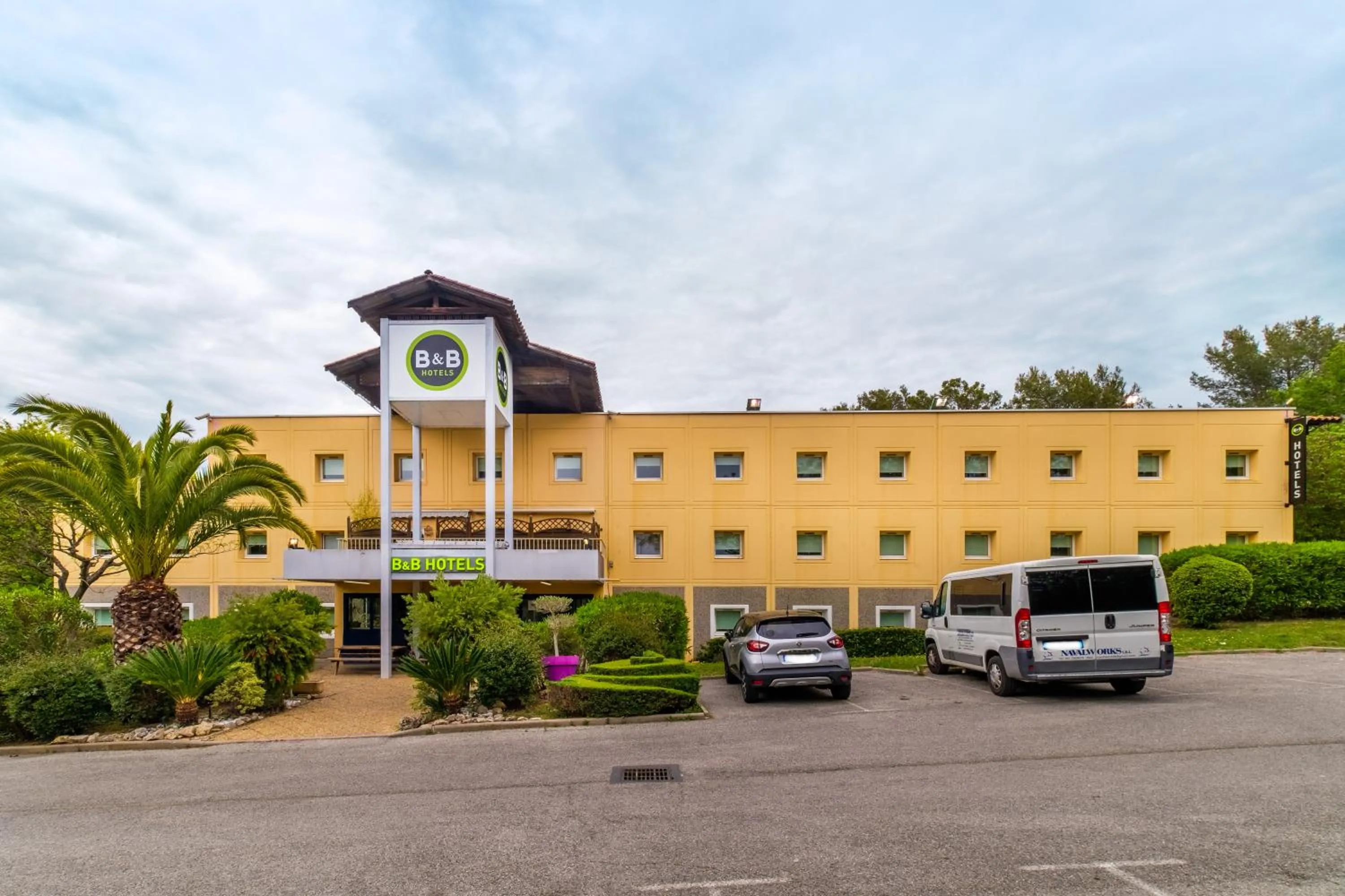 Property building in B&B HOTEL Cannes Mouans Sartoux