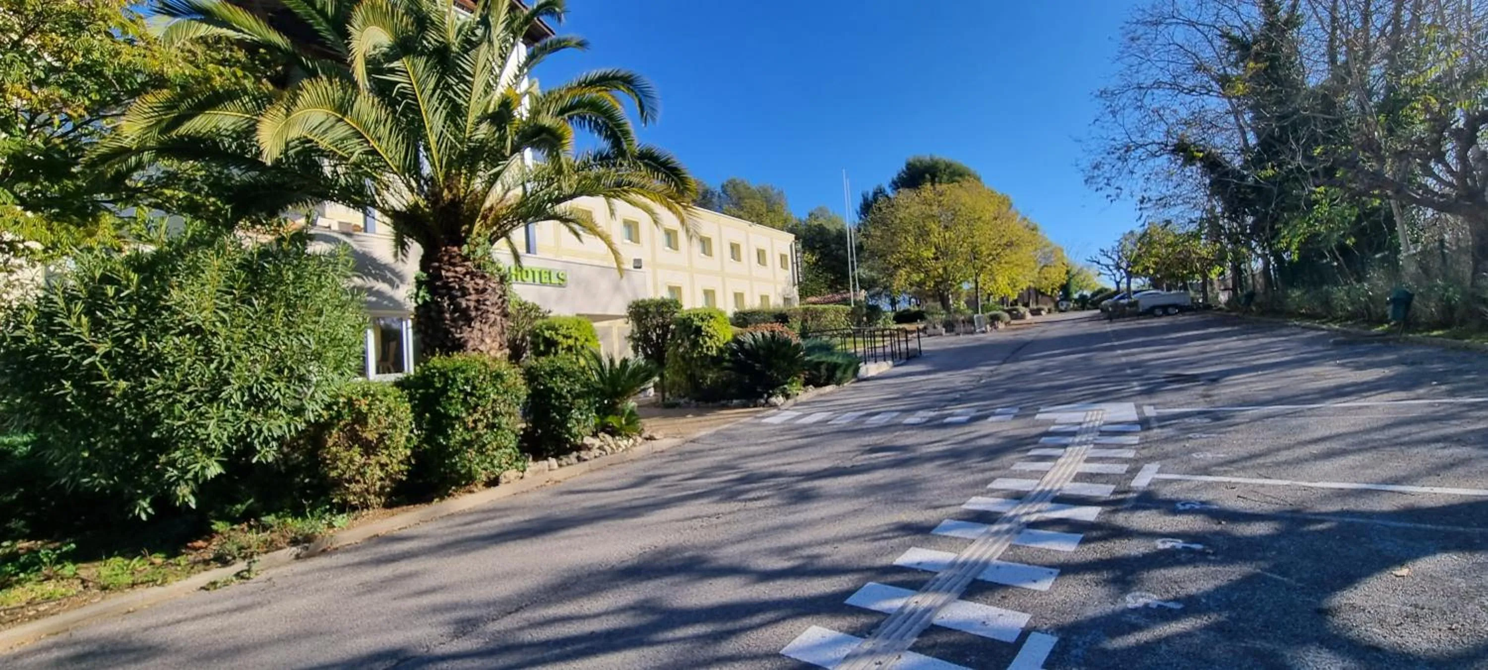 Property building in B&B HOTEL Cannes Mouans Sartoux