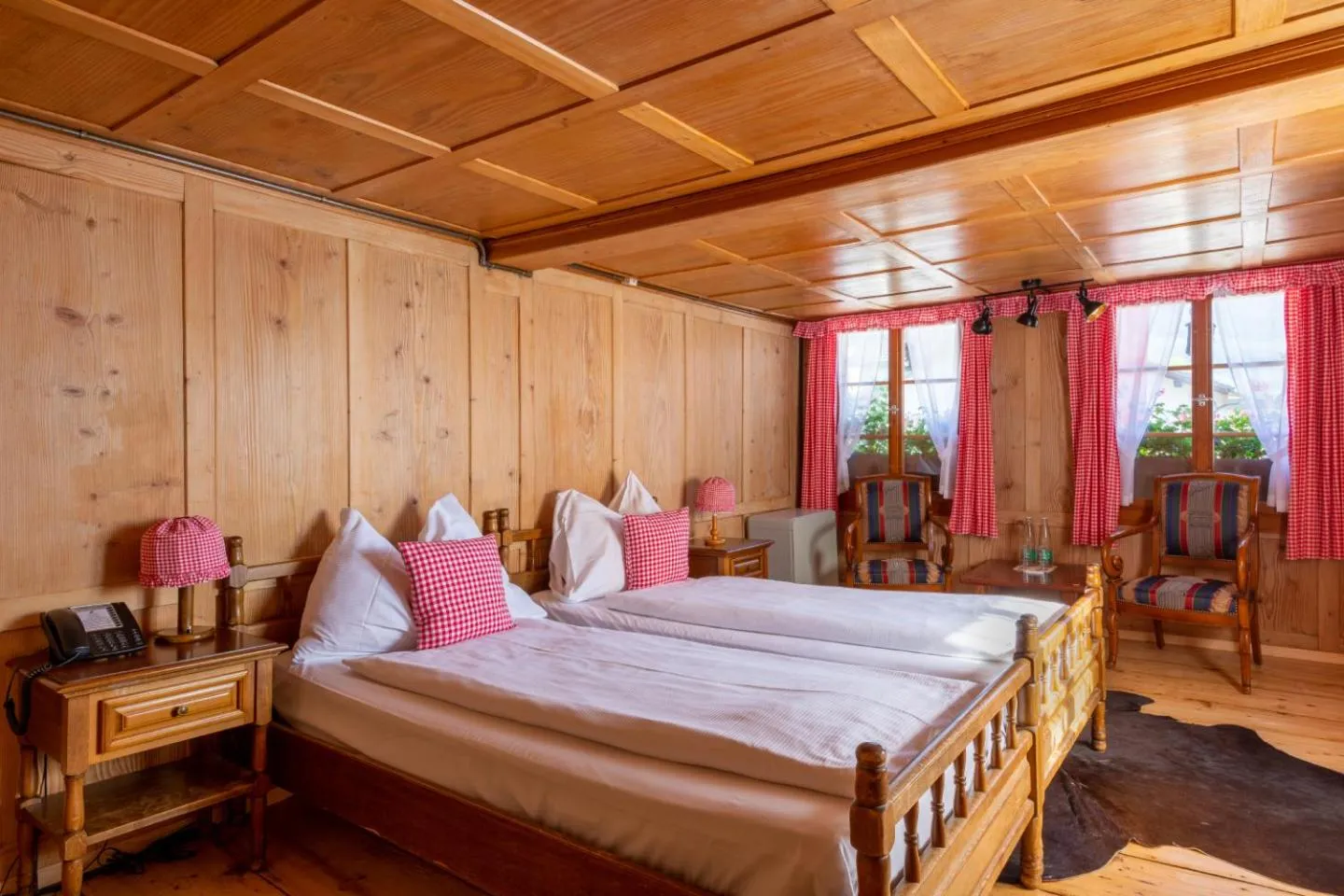 Bed in Swiss-Chalet Merlischachen - Historik Chalet-Hotel Lodge