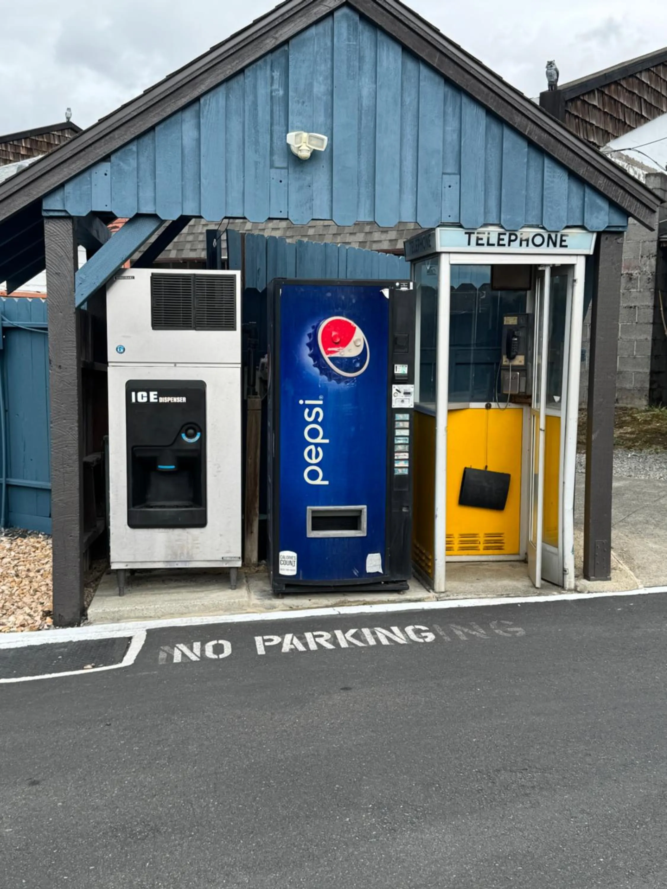 vending machine in Motel Garberville