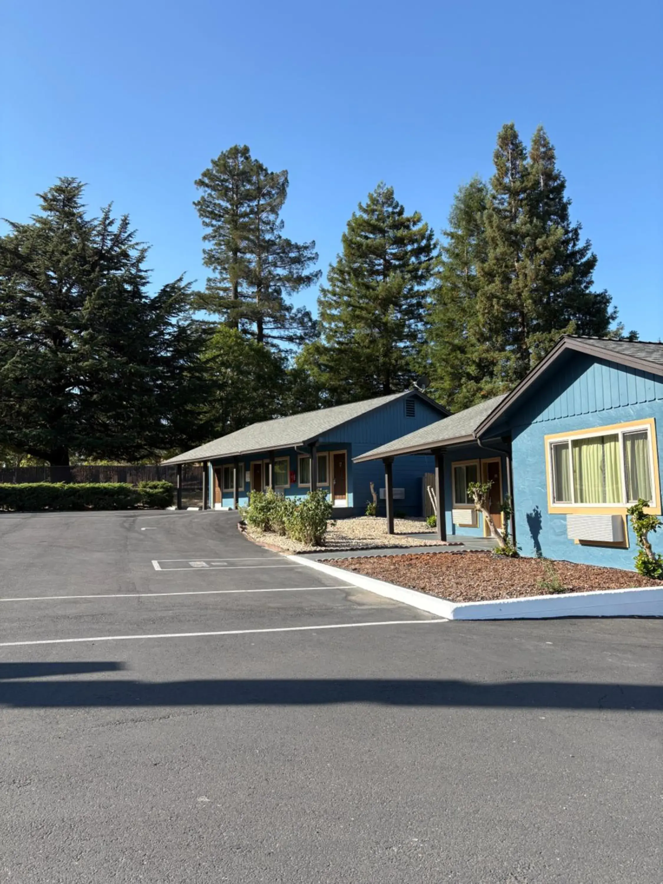 Property building in Motel Garberville Property building in Motel Garberville