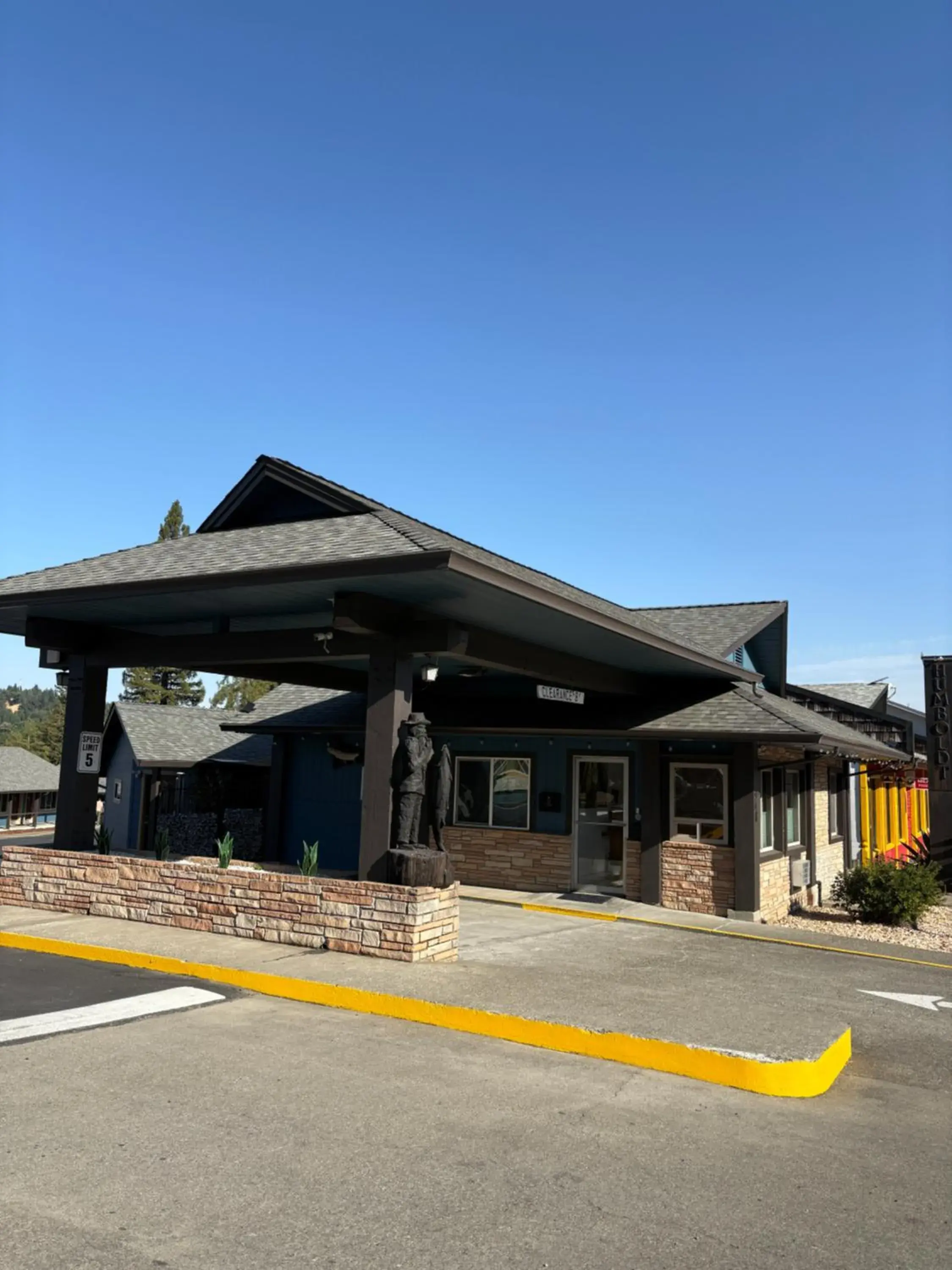 Property building in Motel Garberville Property building in Motel Garberville