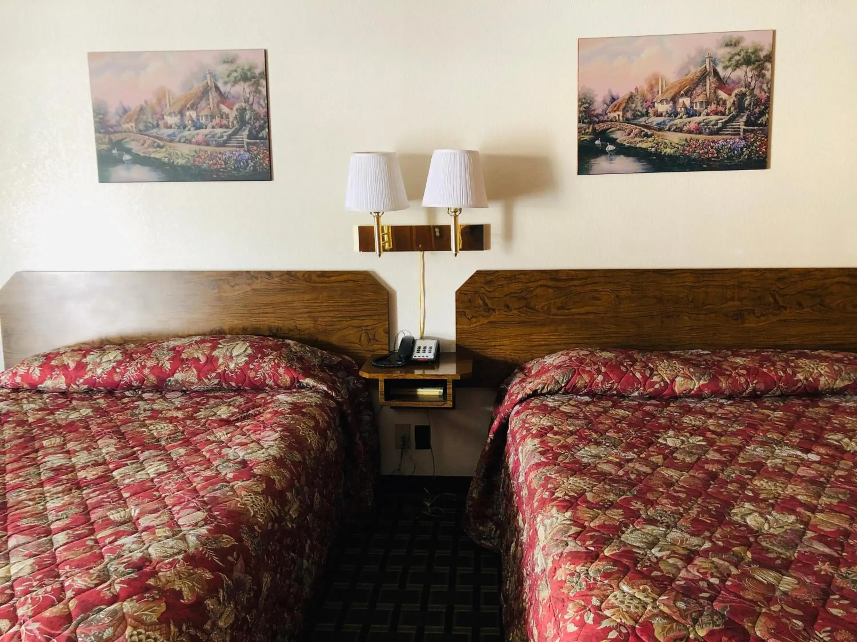 Bed in Motel Garberville Bed in Motel Garberville