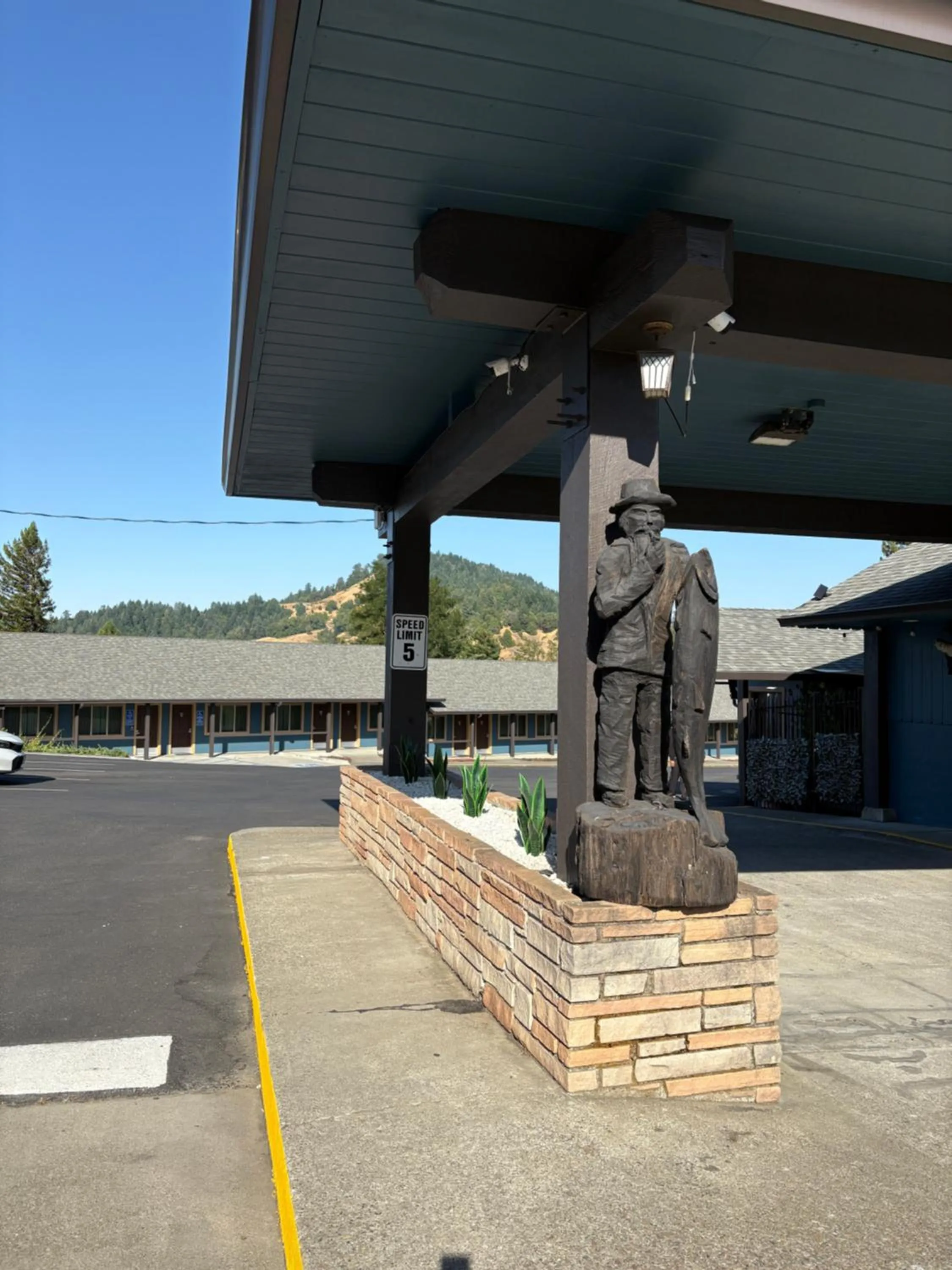 Property building in Motel Garberville