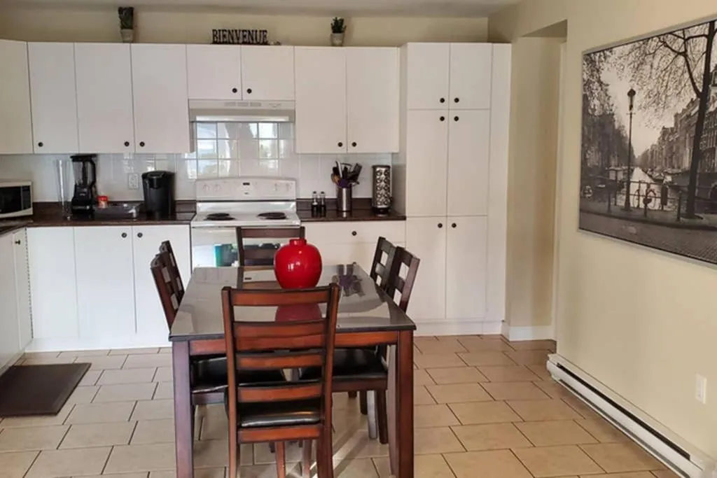2-Bedroom Apartment Sweet #2 by Amazing Property Rentals