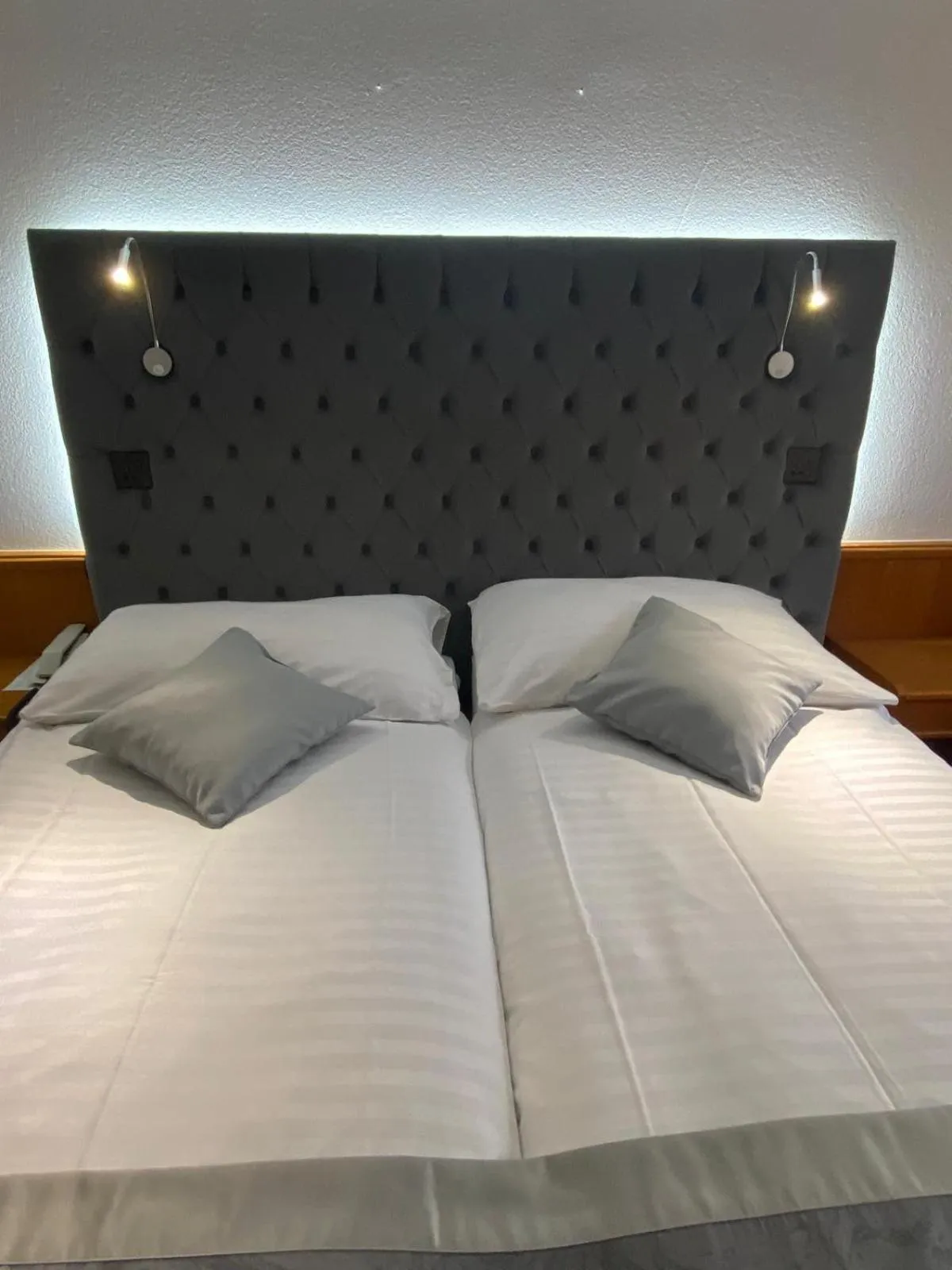 Bed in Hôtel des Trois Rois