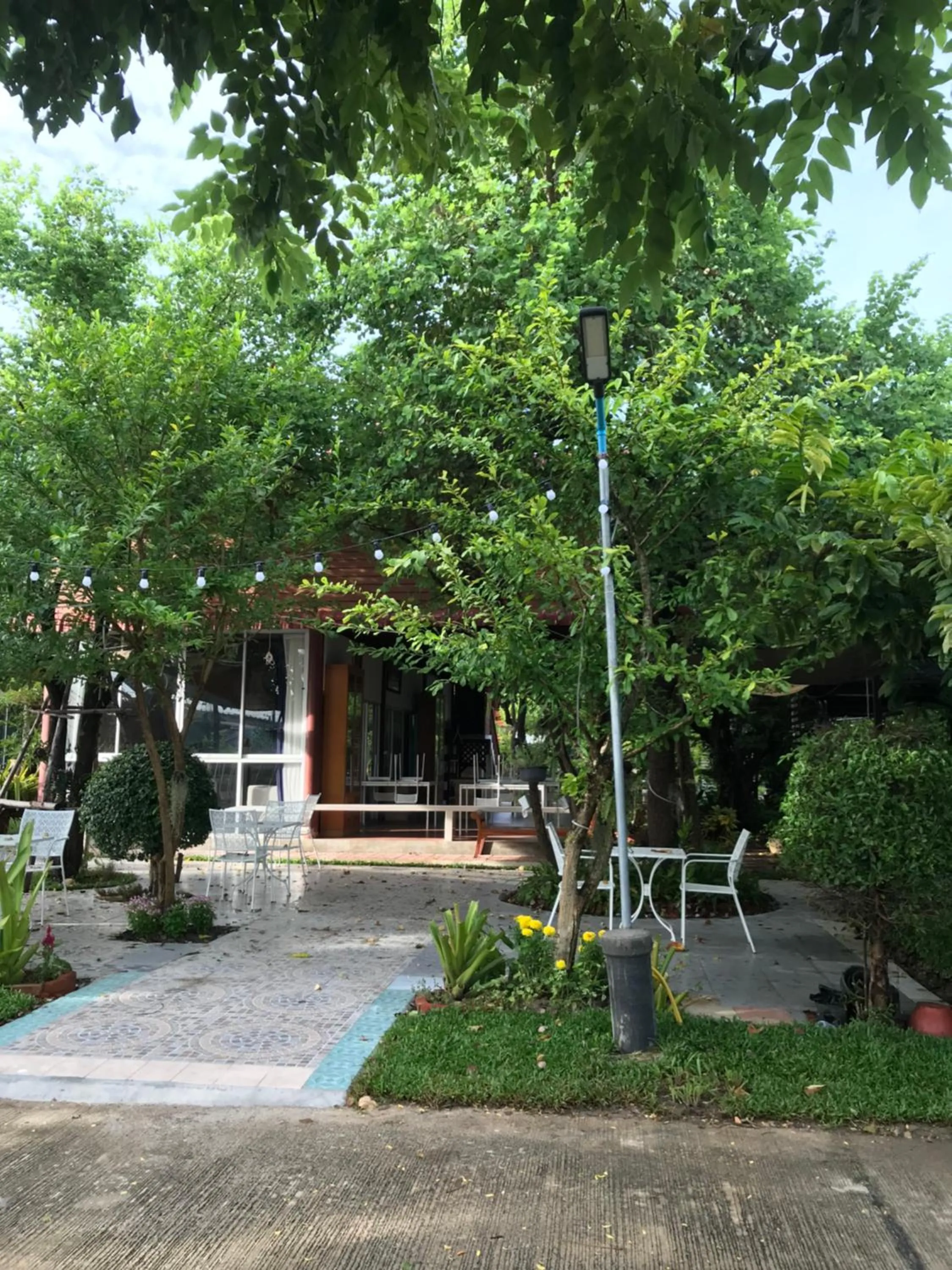 Garden in Sripiamsuk Resort Bangkok