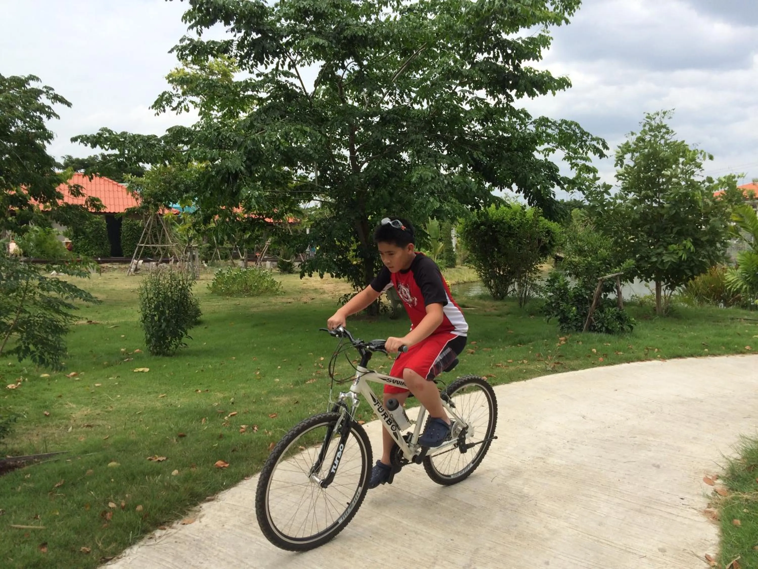 Cycling in Sripiamsuk Resort Bangkok