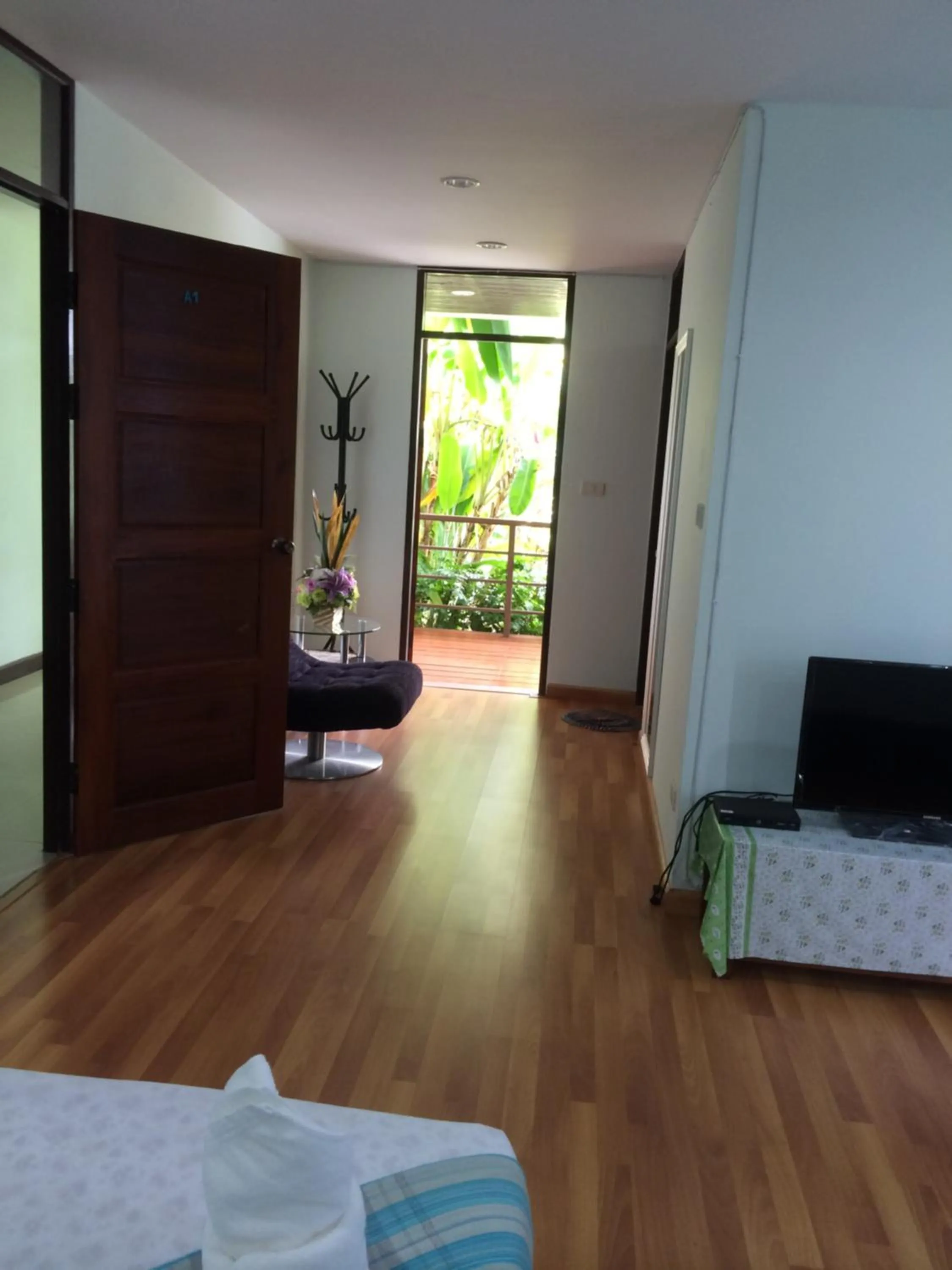 Balcony/Terrace, Bed in Sripiamsuk Resort Bangkok