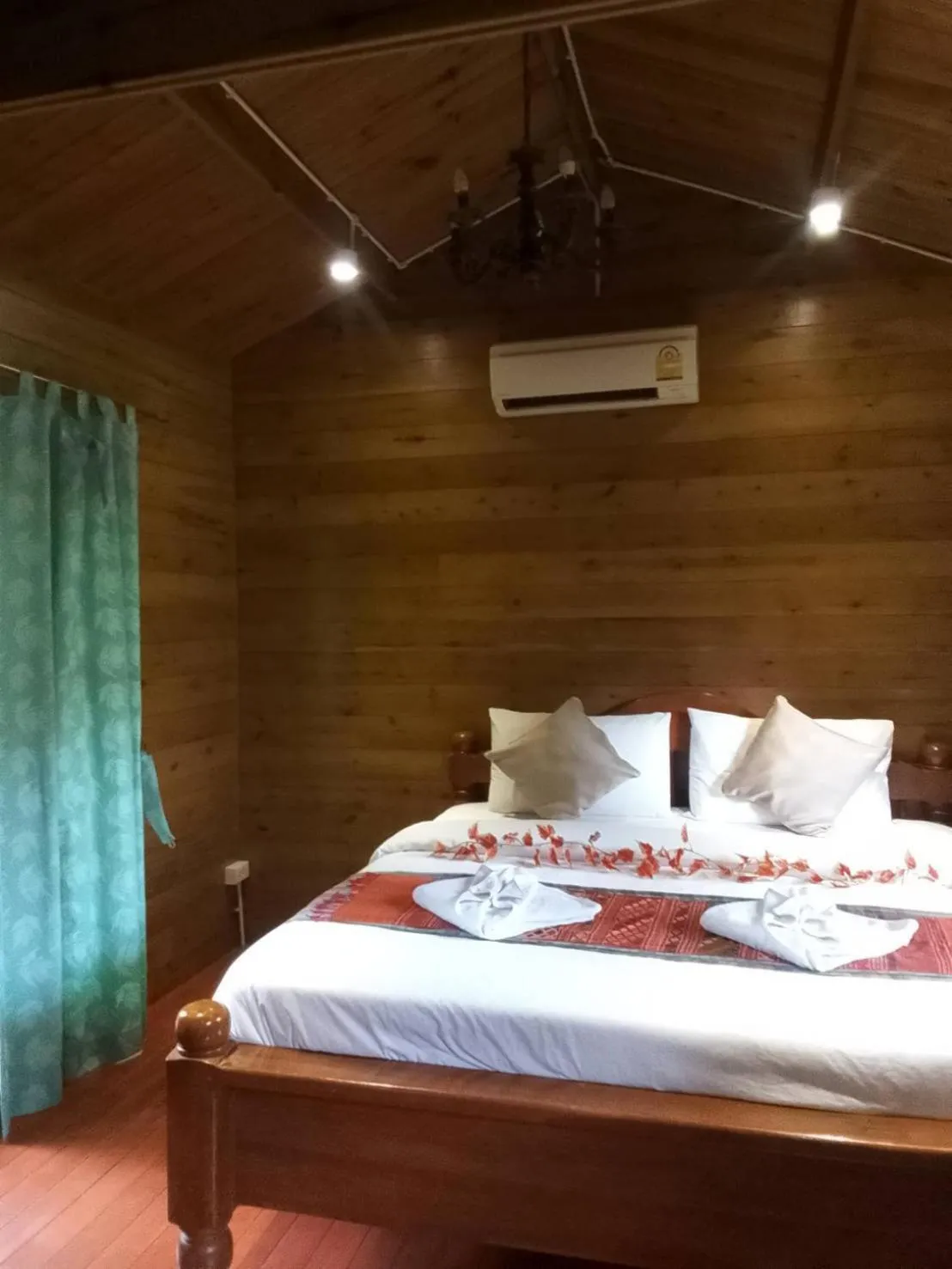 air conditioner, Bed in Sripiamsuk Resort Bangkok