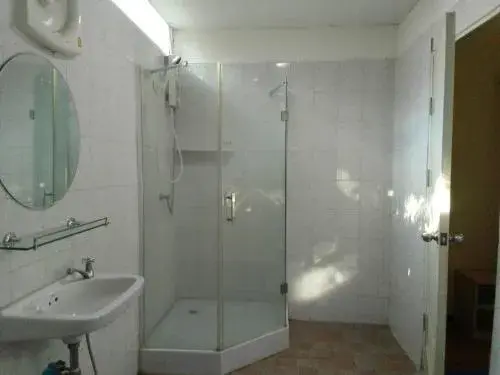 Two-Bedroom House in Sripiamsuk Resort Bangkok Two-Bedroom House in Sripiamsuk Resort Bangkok