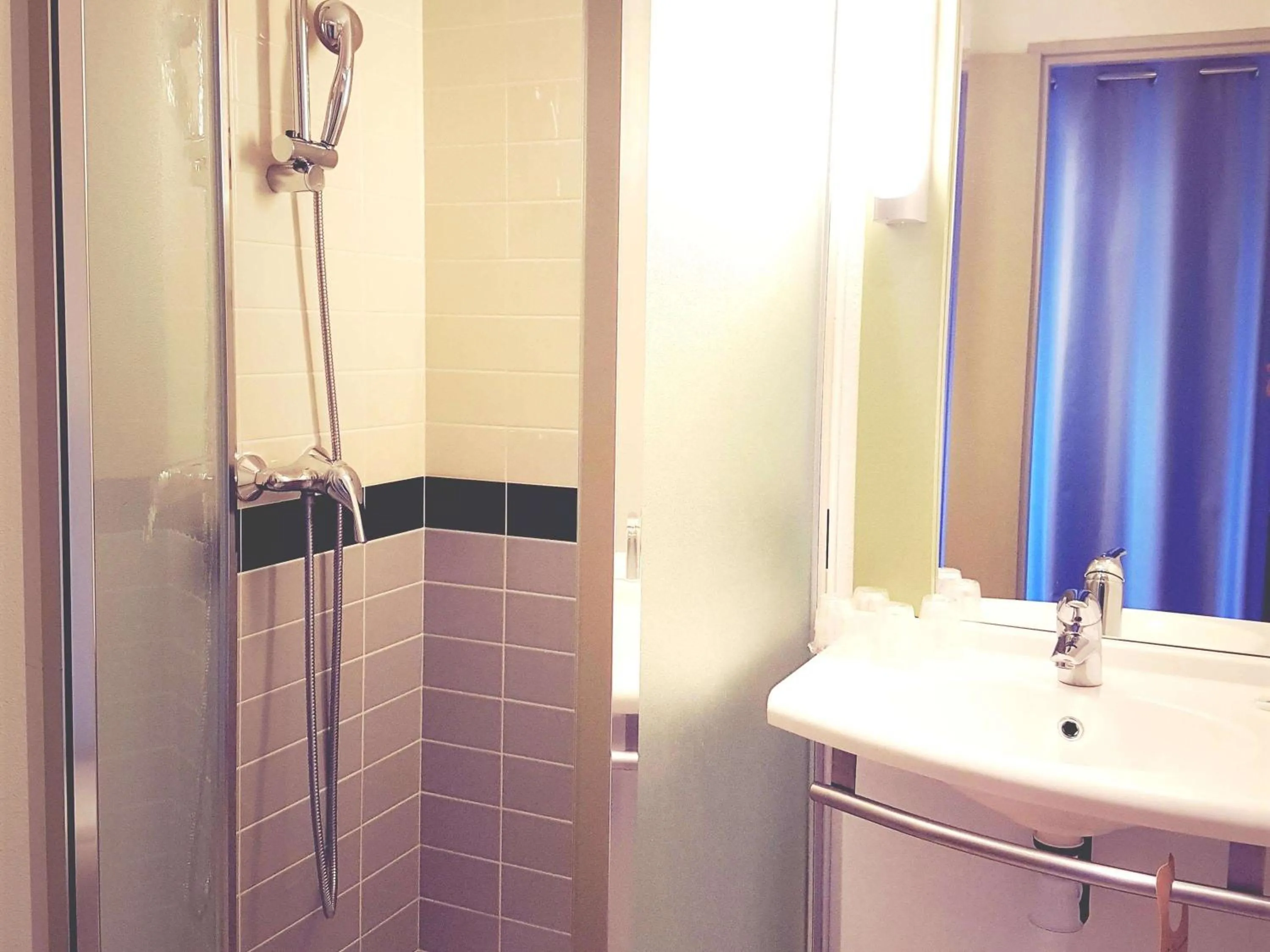 Photo of the whole room in ibis Budget Arles Palais Des Congres