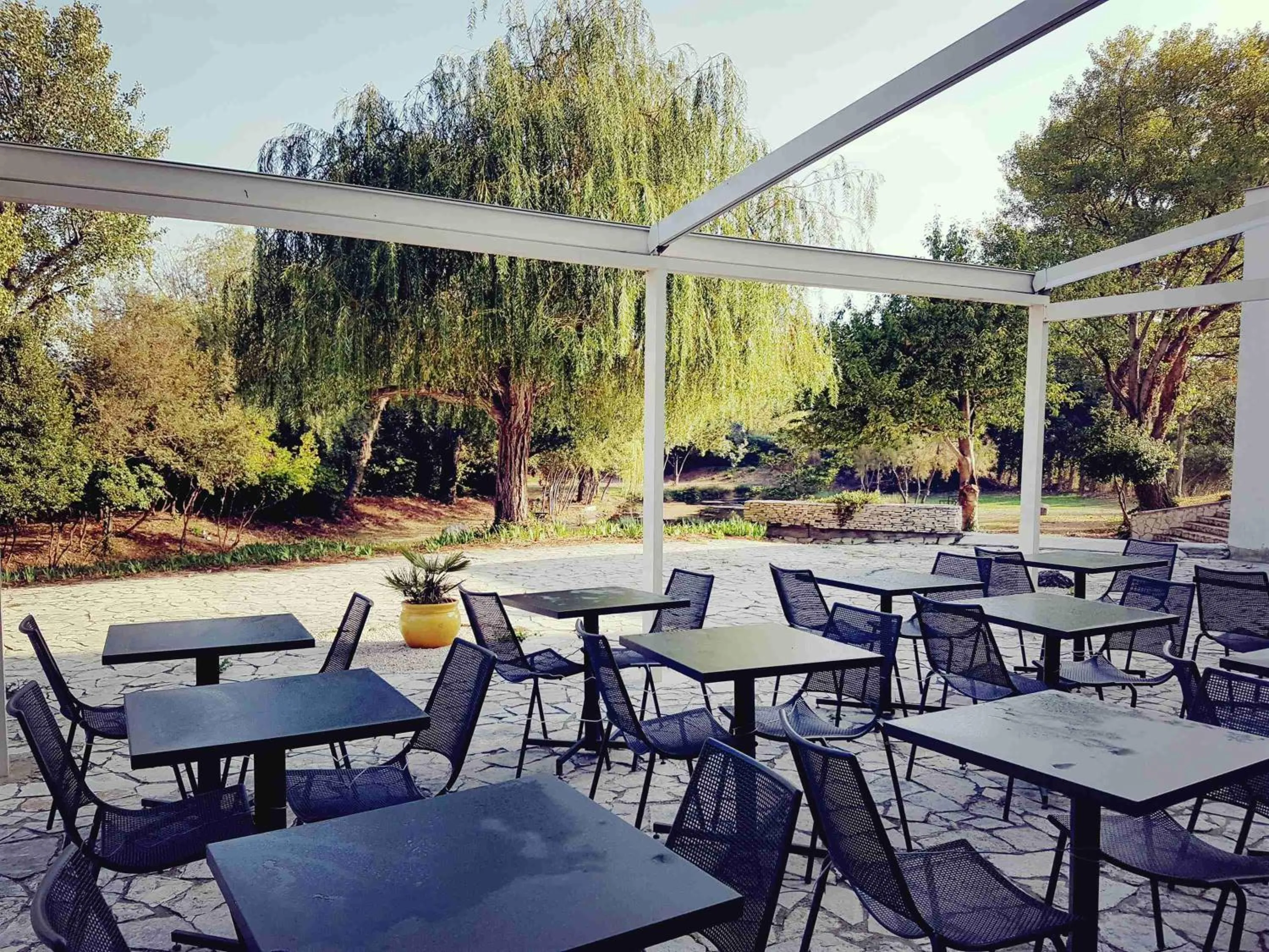 Restaurant/places to eat in ibis Budget Arles Palais Des Congres