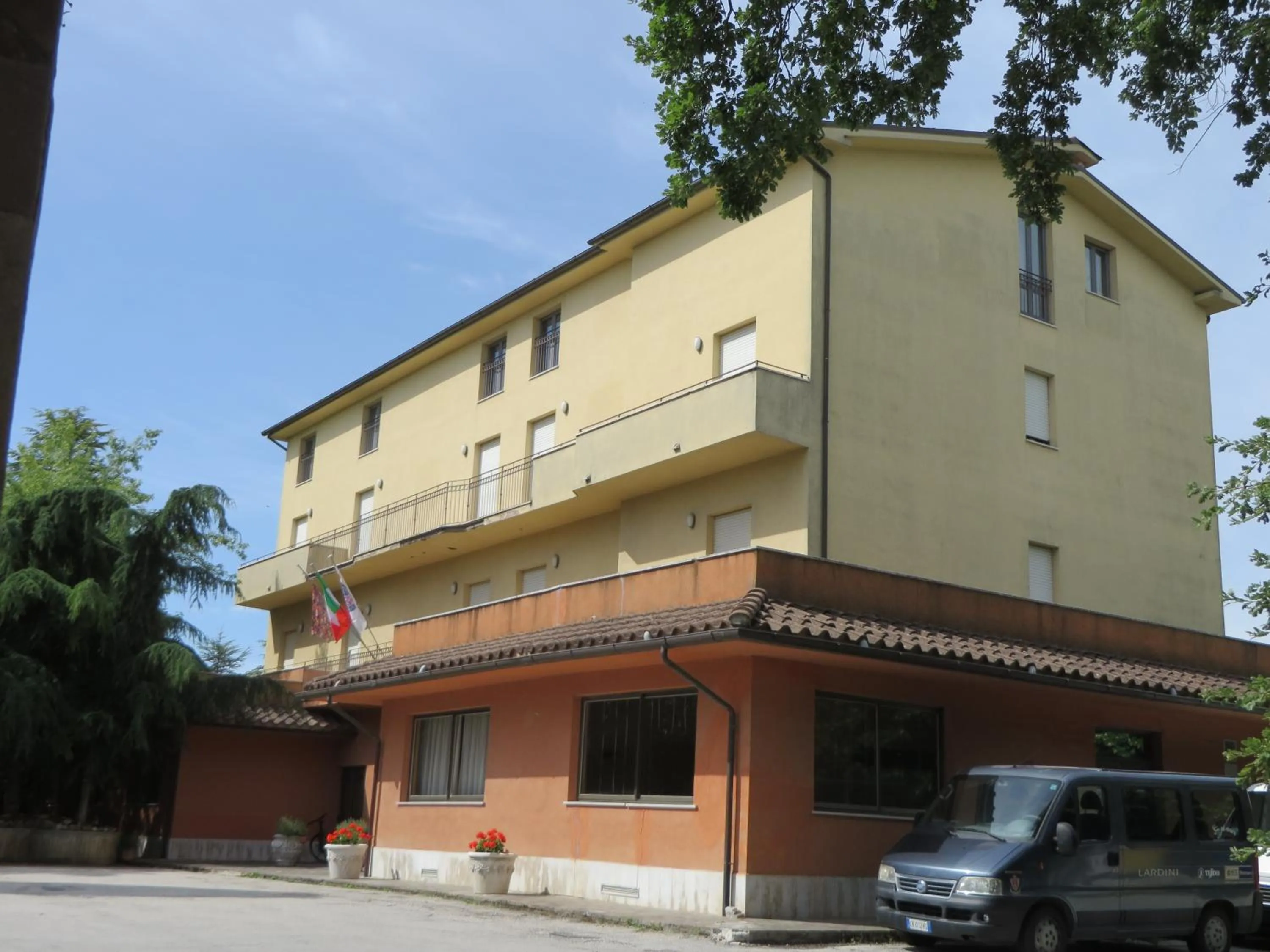 Property building in Hotel Ostello Settecolli Sport