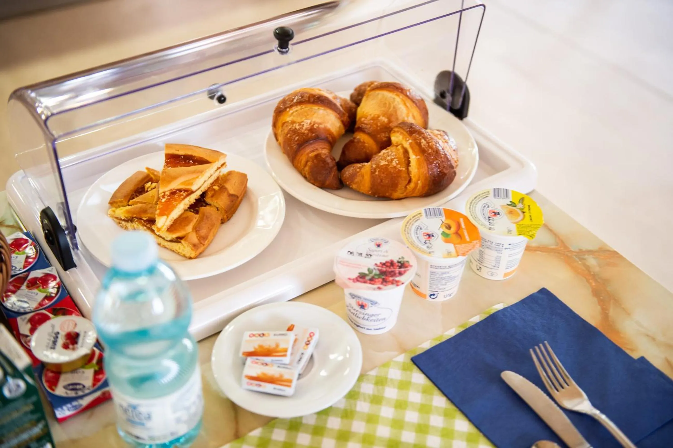 Food and drinks in Hotel Ostello Settecolli Sport