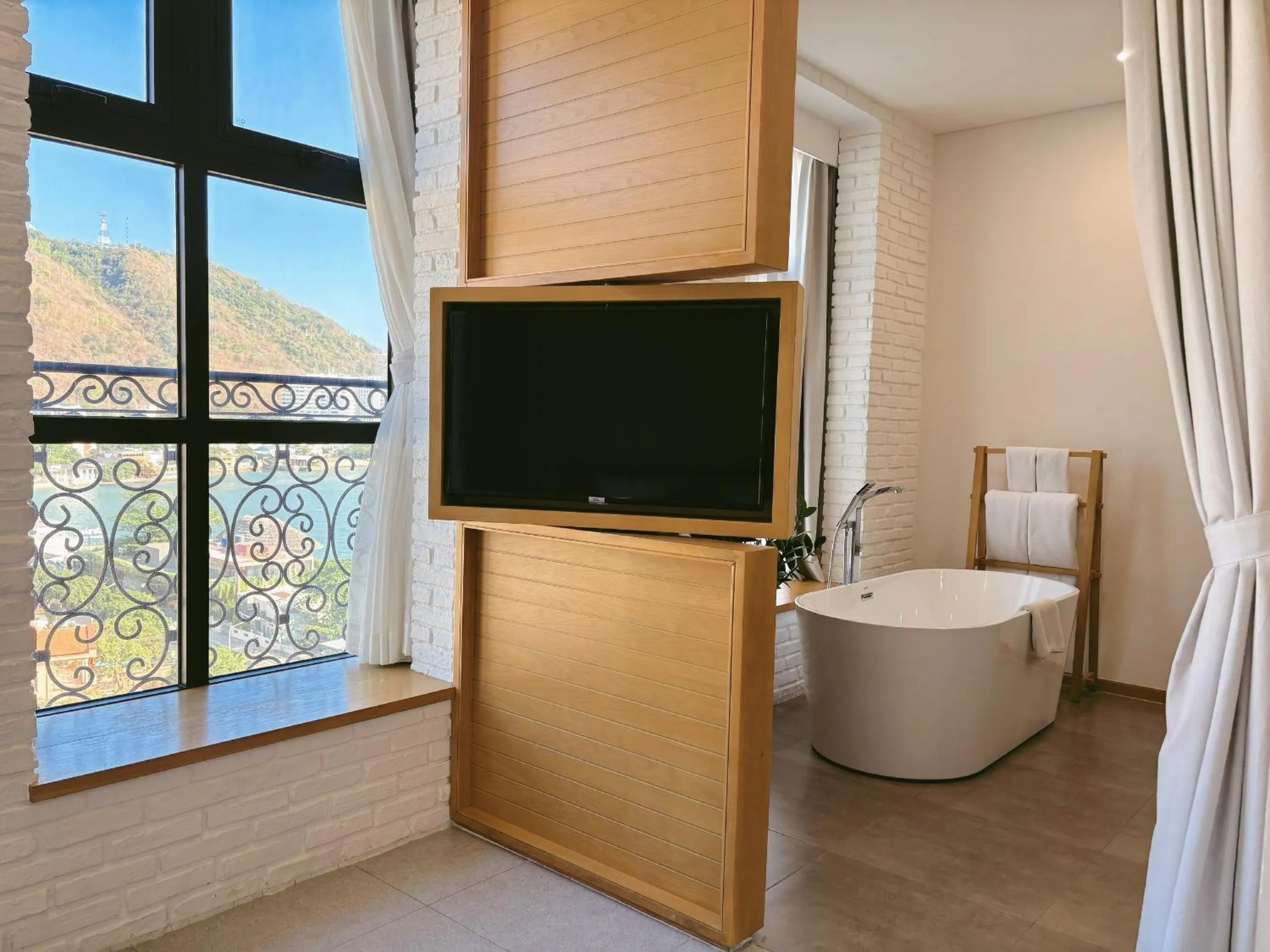 Bed, TV/Entertainment Center in Lief Mila Vung Tau