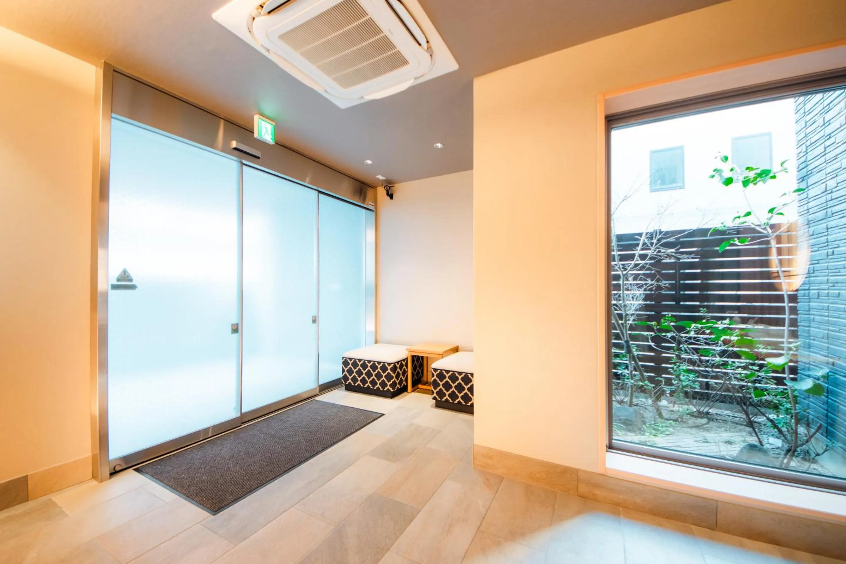 room service, Bed in Hotel Rokune