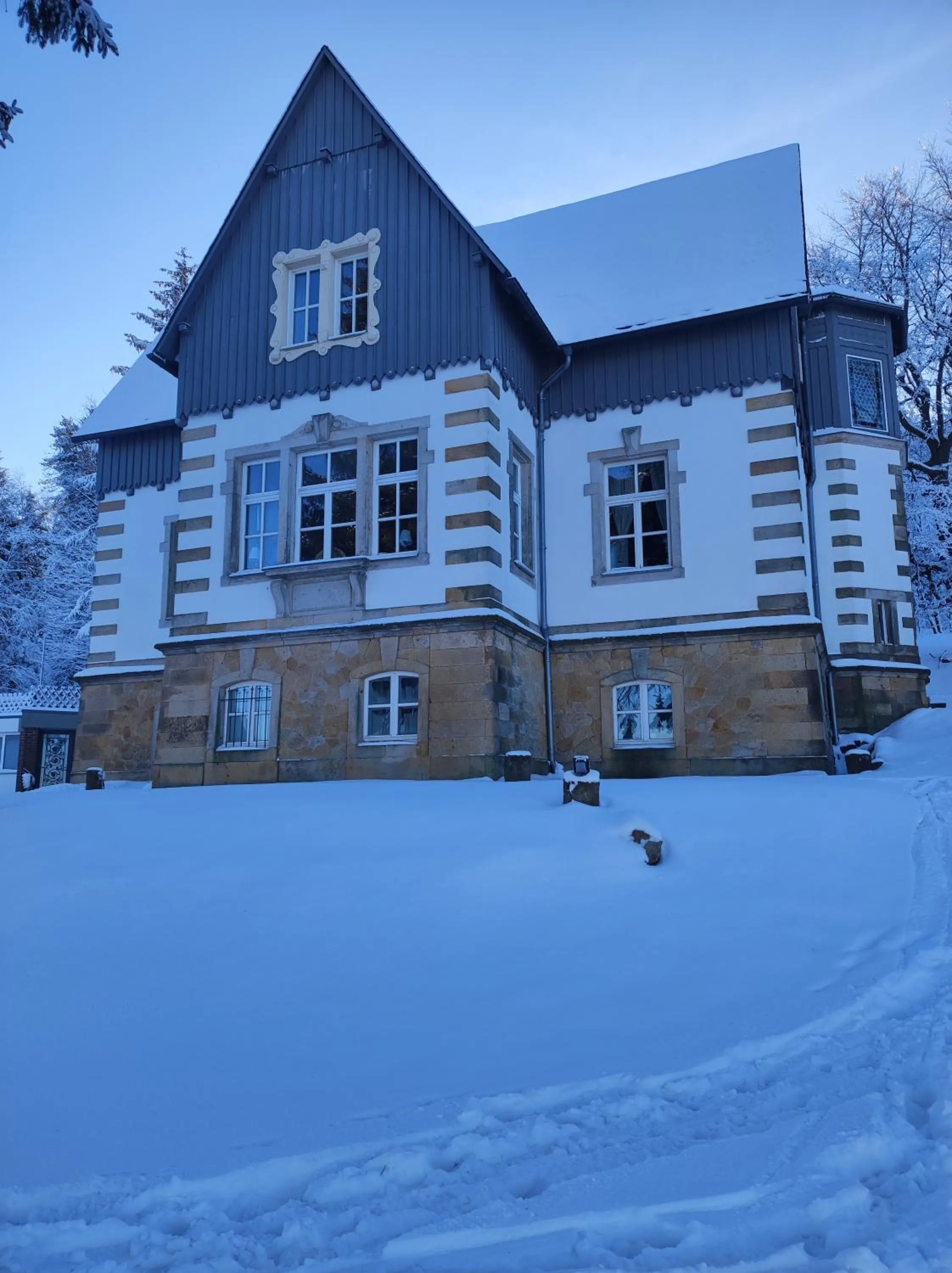 Property building in Villa Unger