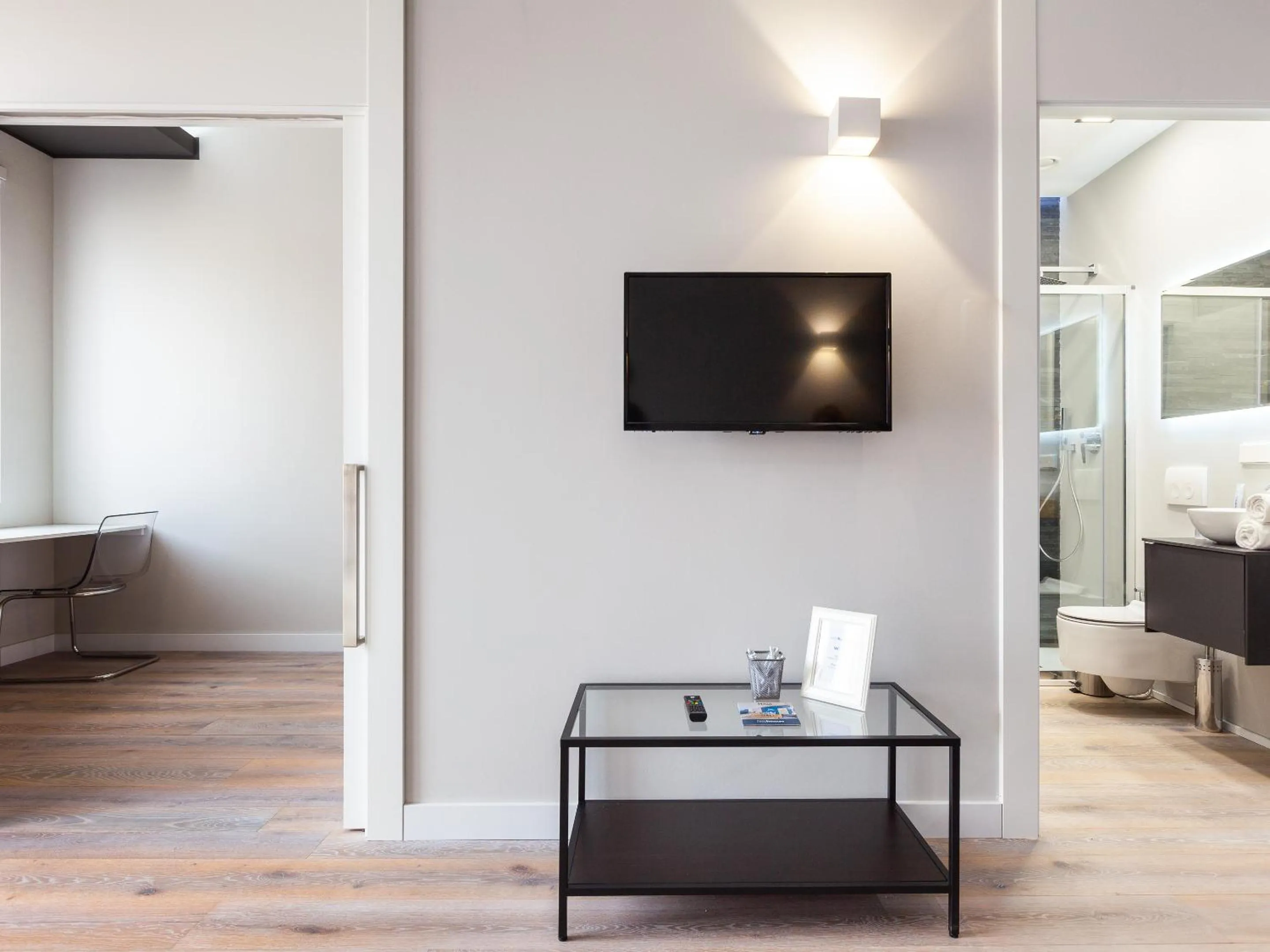 Photo of the whole room, Bed in easyhomes-City Centre Suites