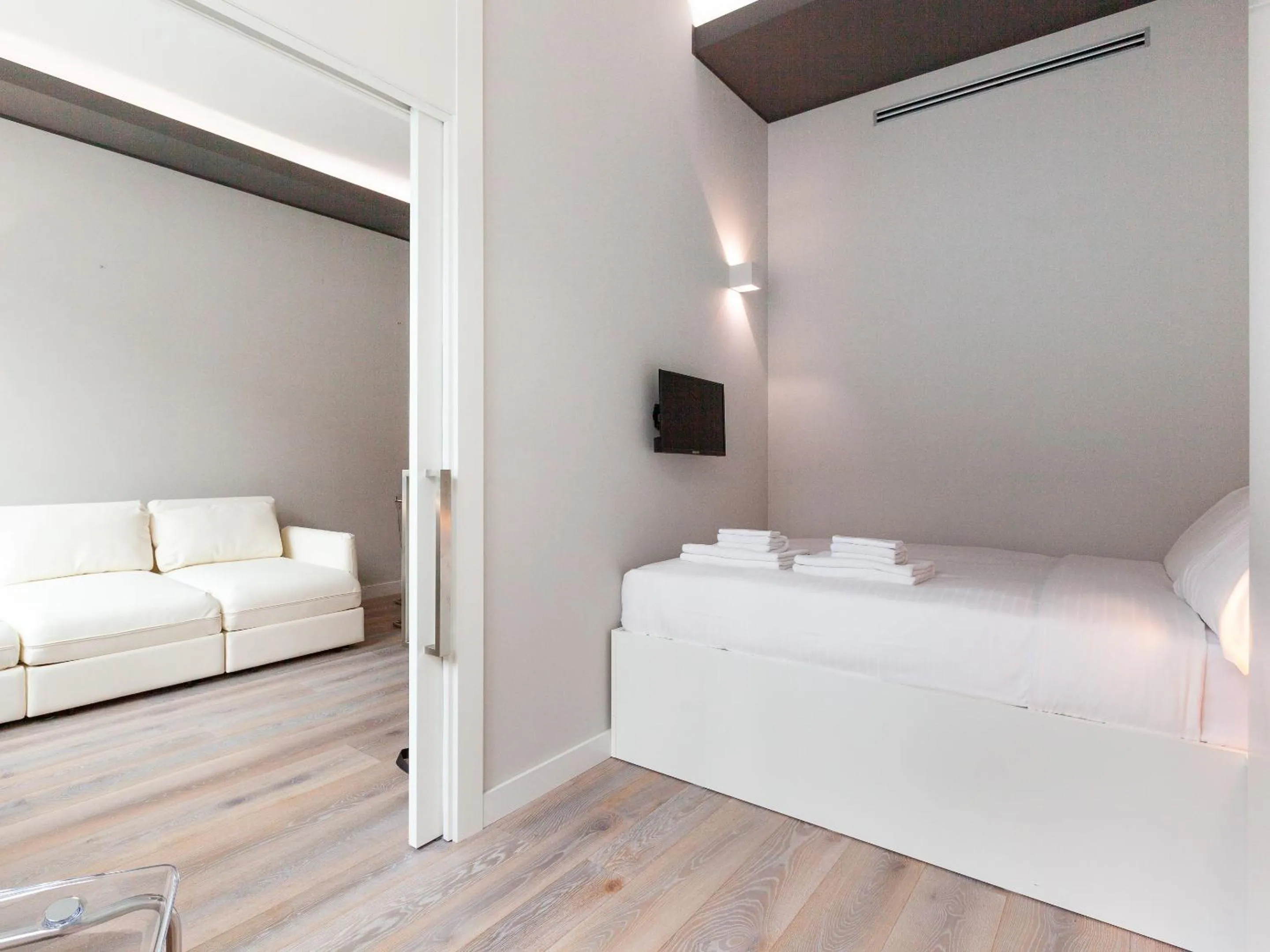 Bedroom, Bed in easyhomes-City Centre Suites