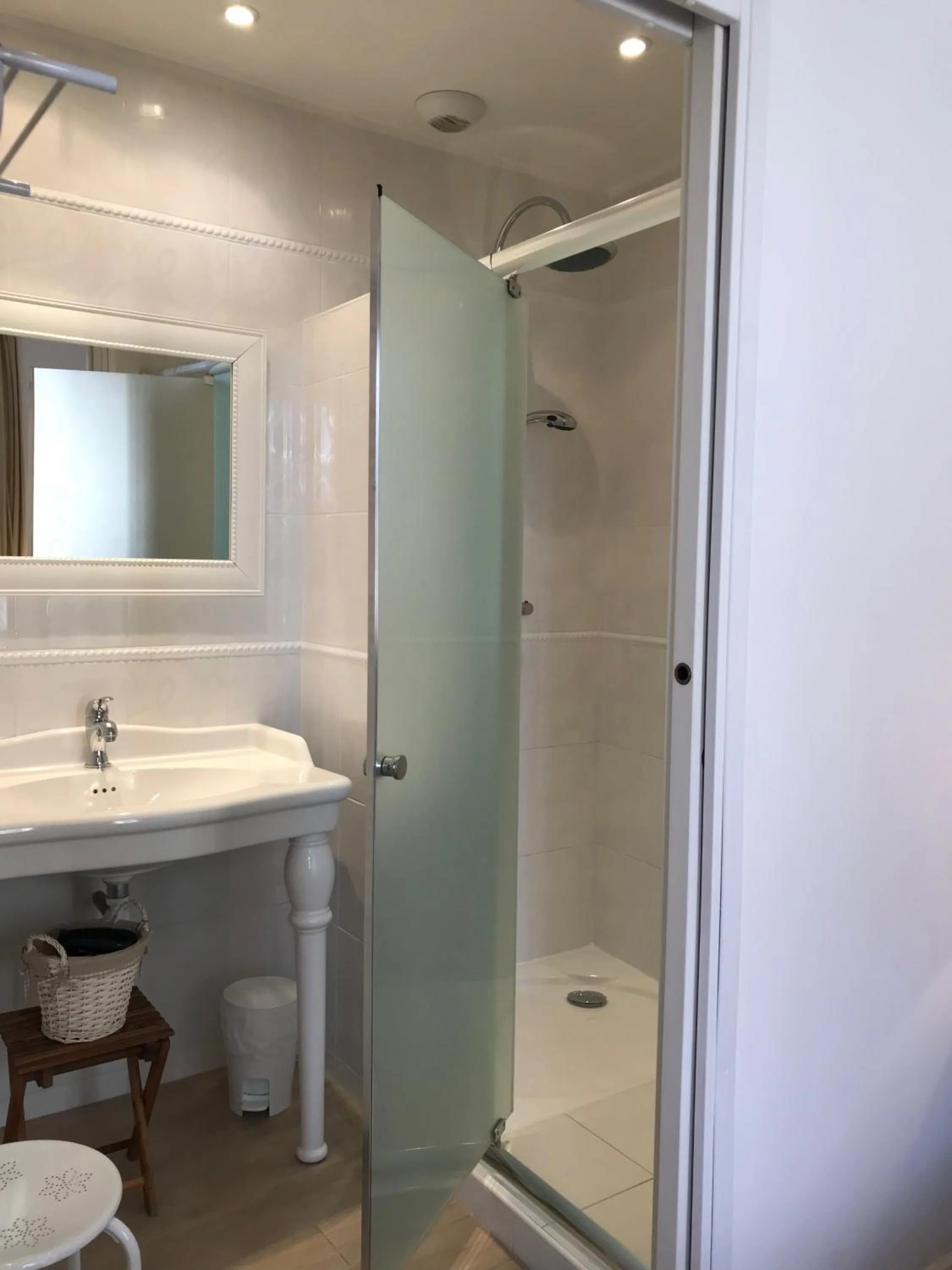 Bathroom in Couleurs De Camargue