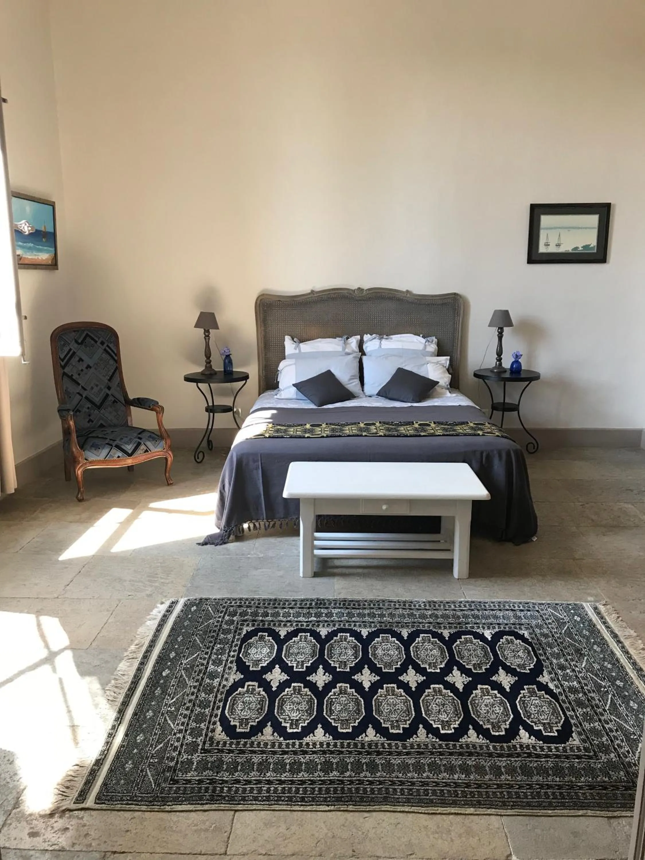 Bedroom, Bed in Couleurs De Camargue