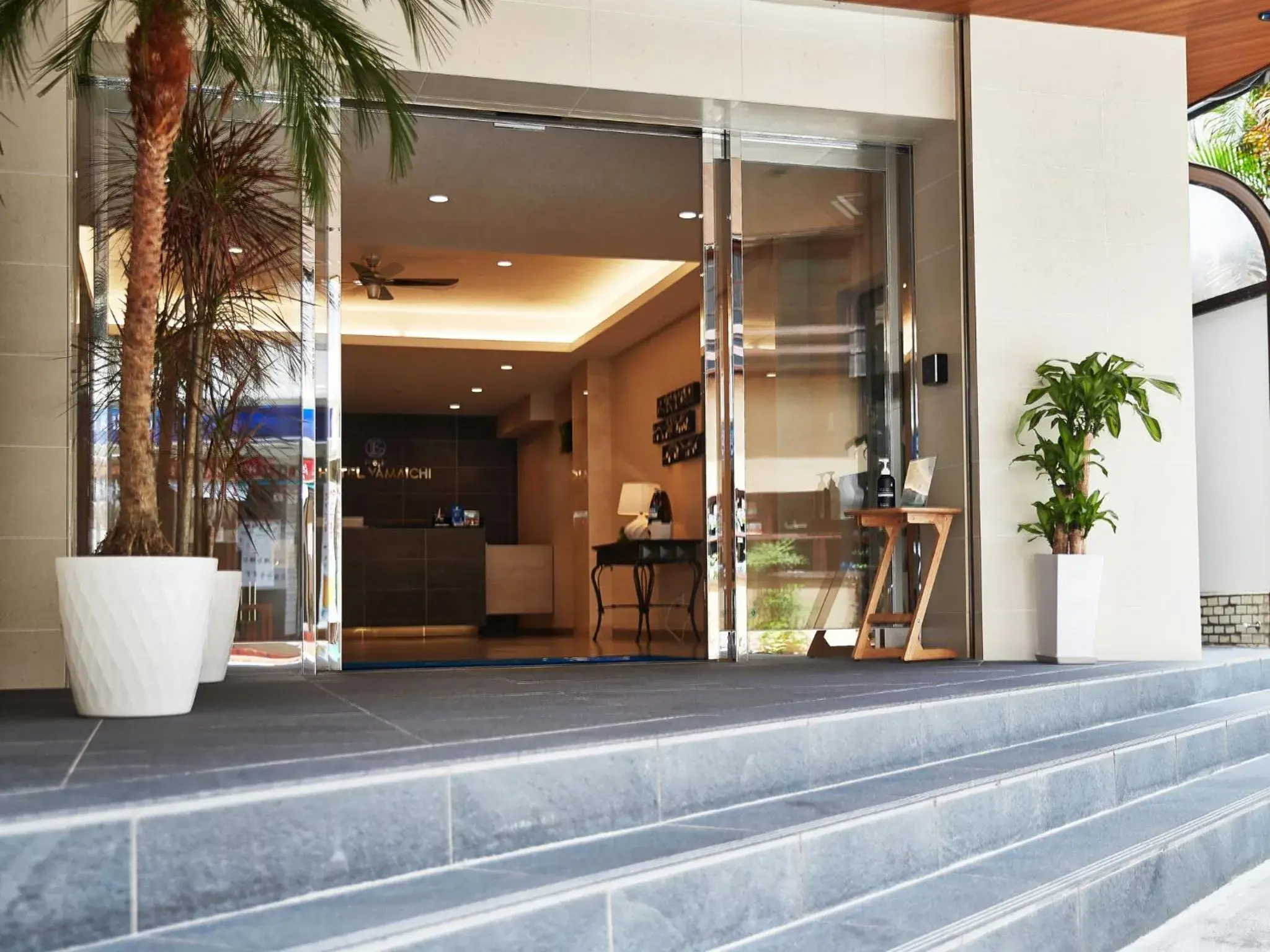 Facade/entrance in エナジックホテル山市 Enagic HOTEL YAMAICHI Facade/entrance in エナジックホテル山市 Enagic HOTEL YAMAICHI