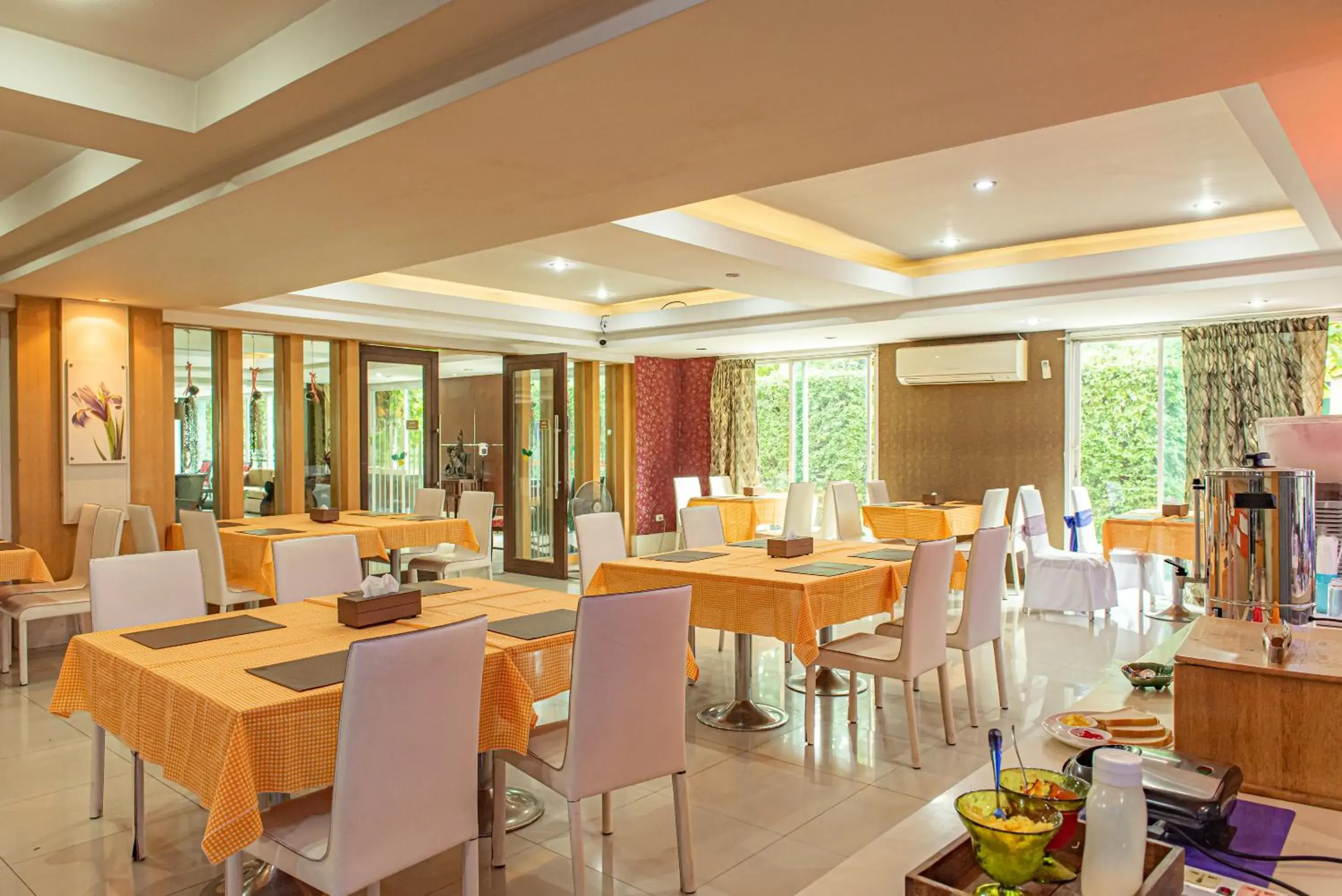 Restaurant/places to eat in The Wing Design Hotel Restaurant/places to eat in The Wing Design Hotel