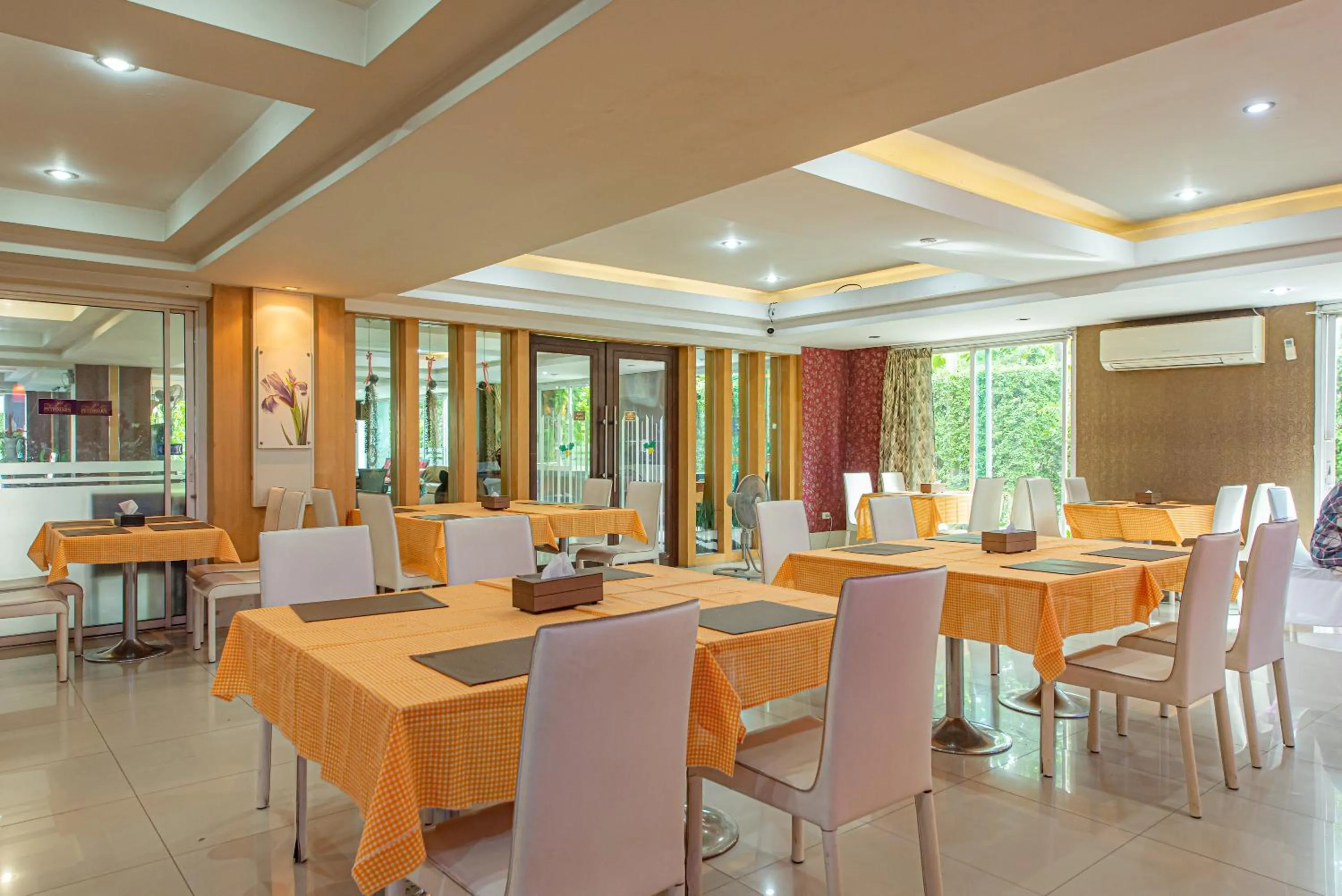 Restaurant/places to eat in The Wing Design Hotel