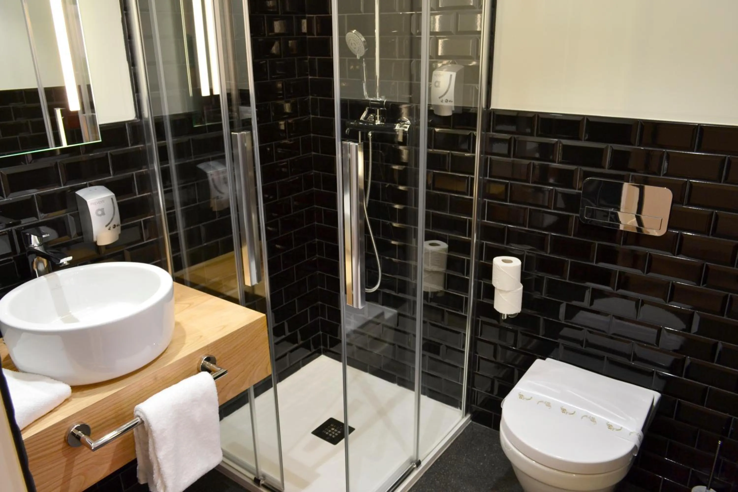 Shower in Hotel Alda Galería Coruña