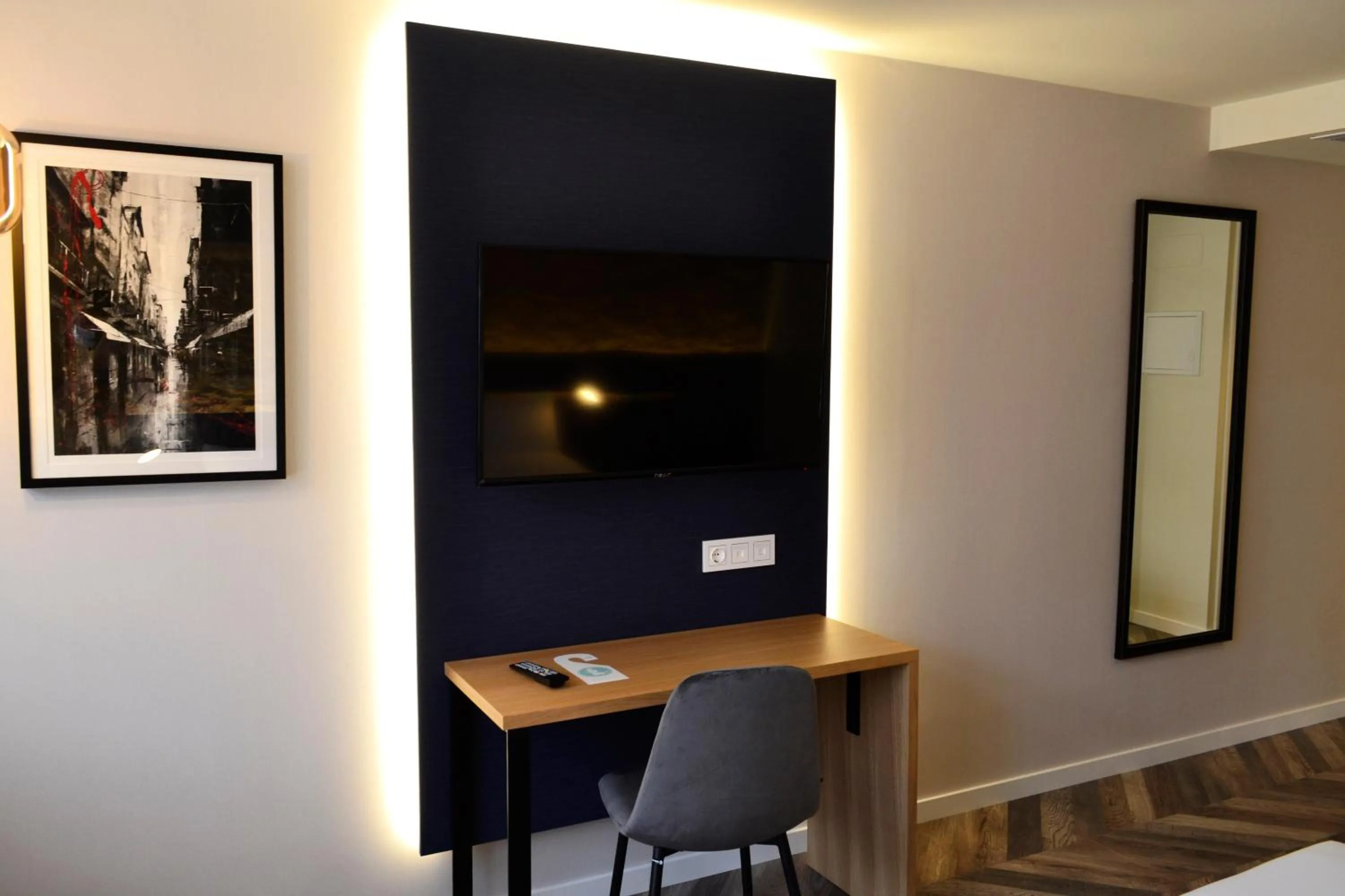 TV and multimedia in Hotel Alda Galería Coruña