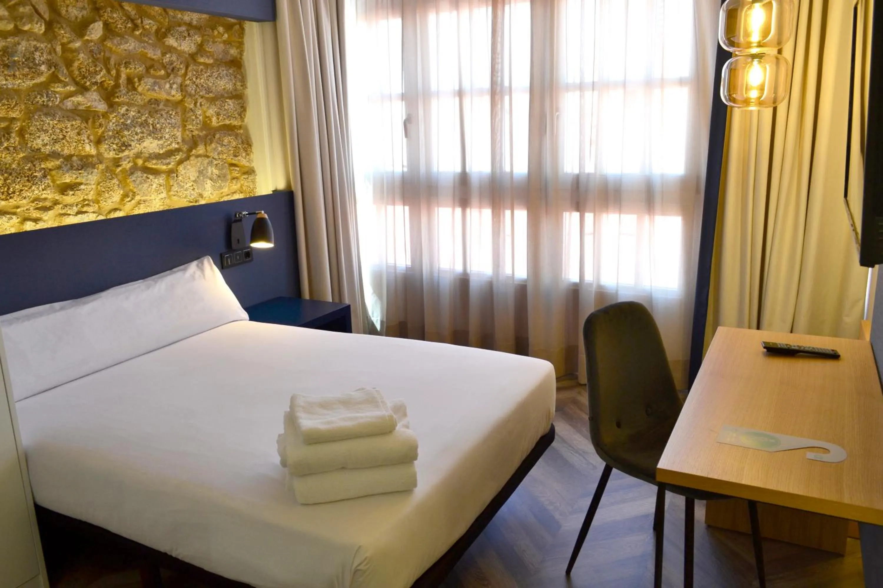 Bed in Hotel Alda Galería Coruña