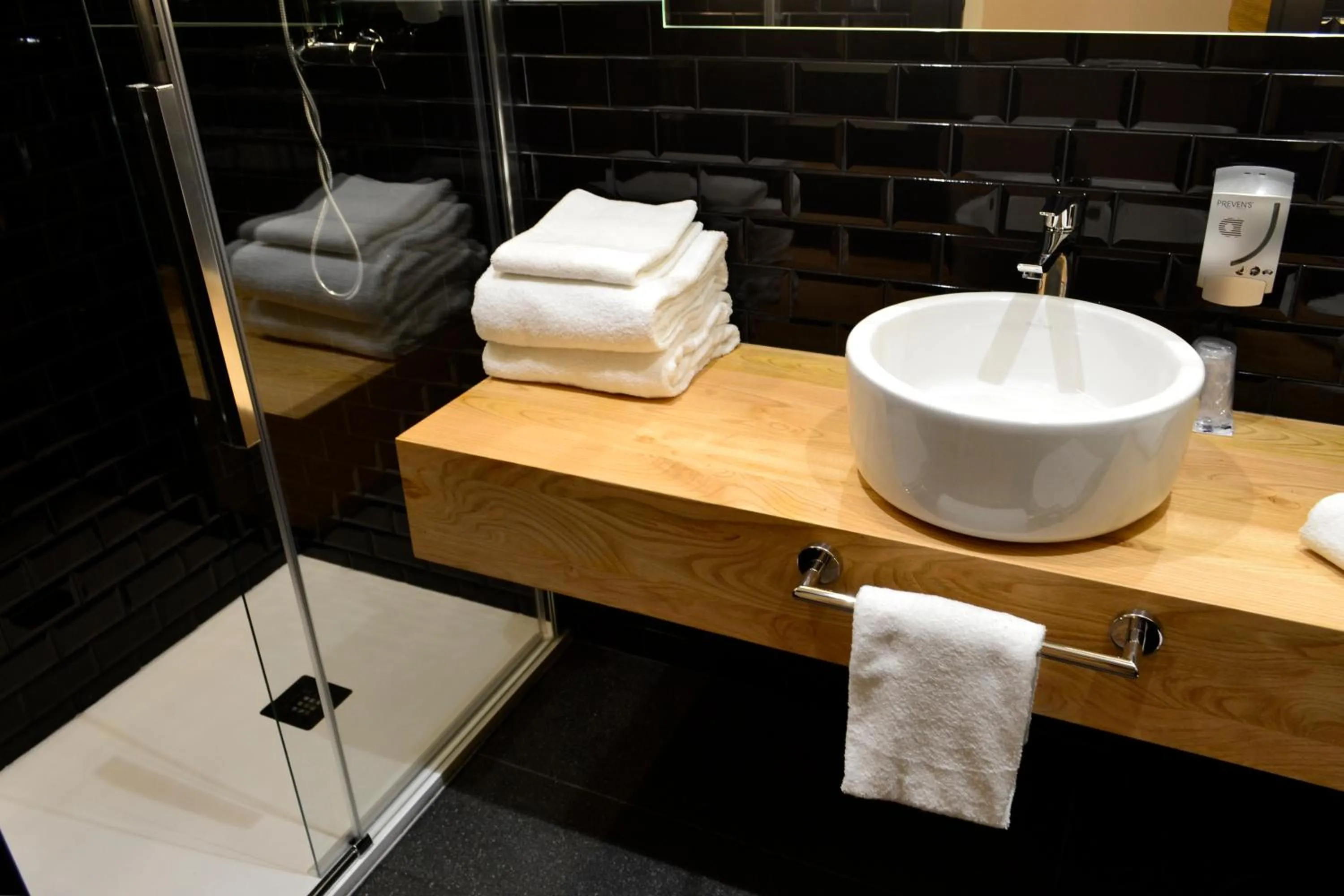 Shower in Hotel Alda Galería Coruña