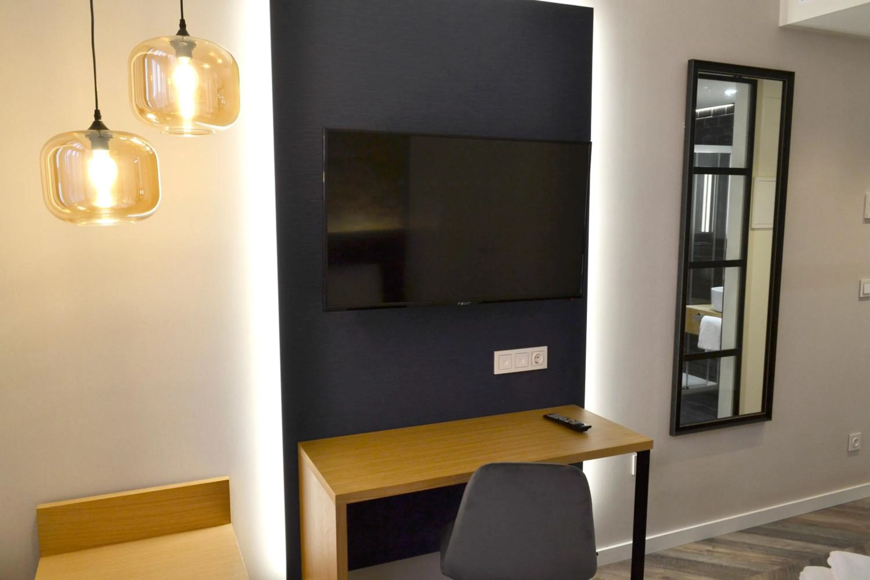 TV and multimedia in Hotel Alda Galería Coruña