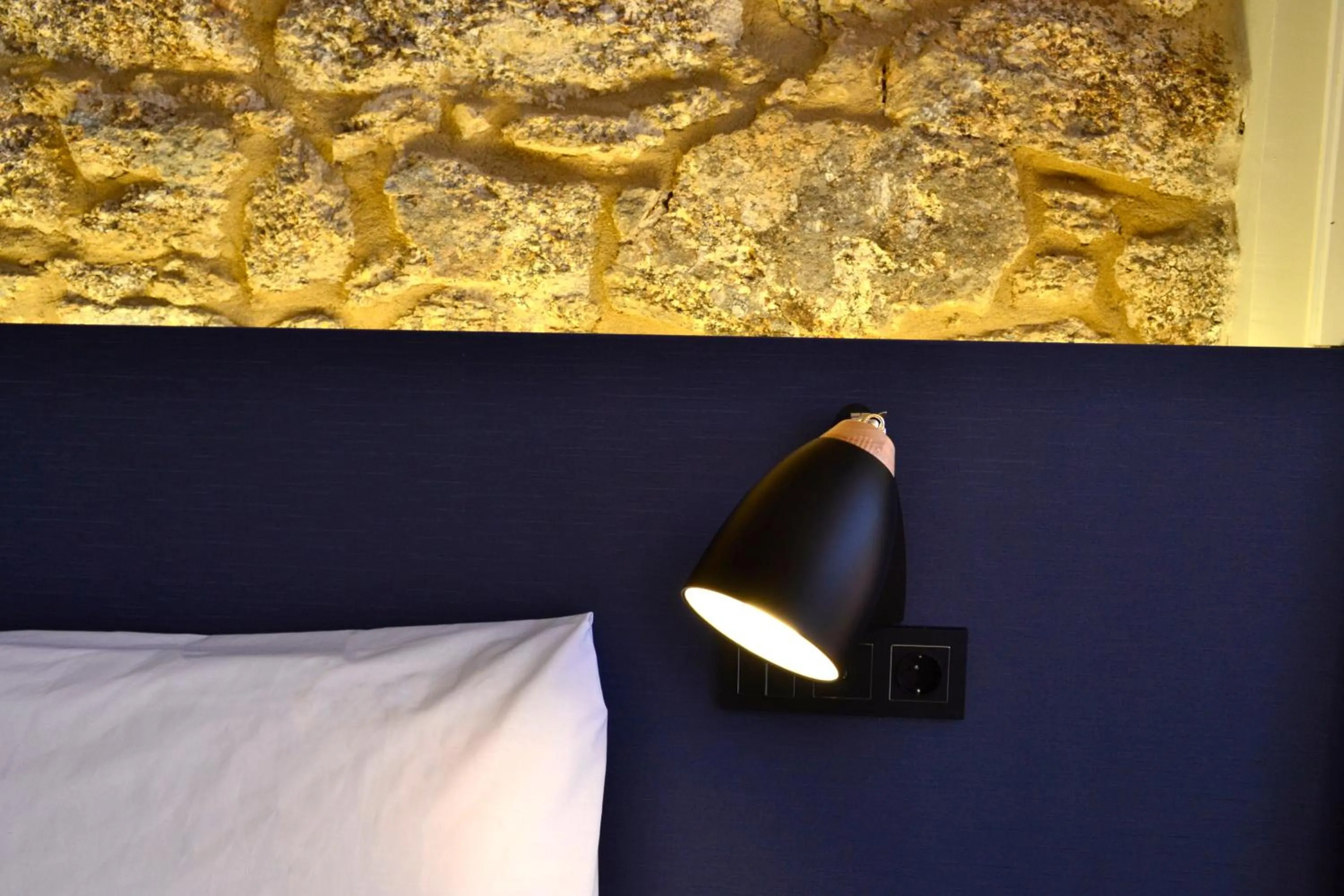 Decorative detail, Bed in Hotel Alda Galería Coruña