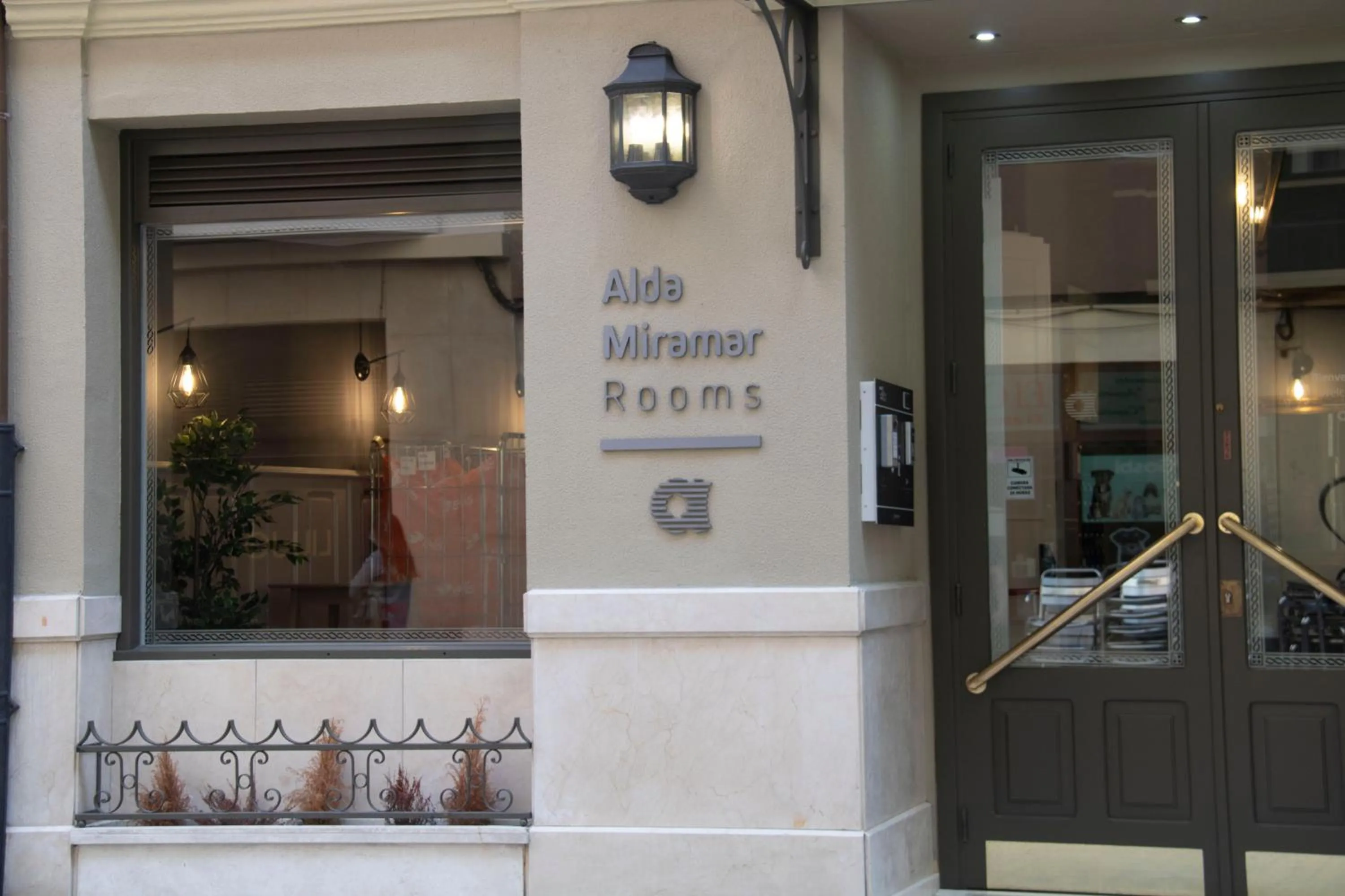 Facade/entrance in Alda Miramar Rooms