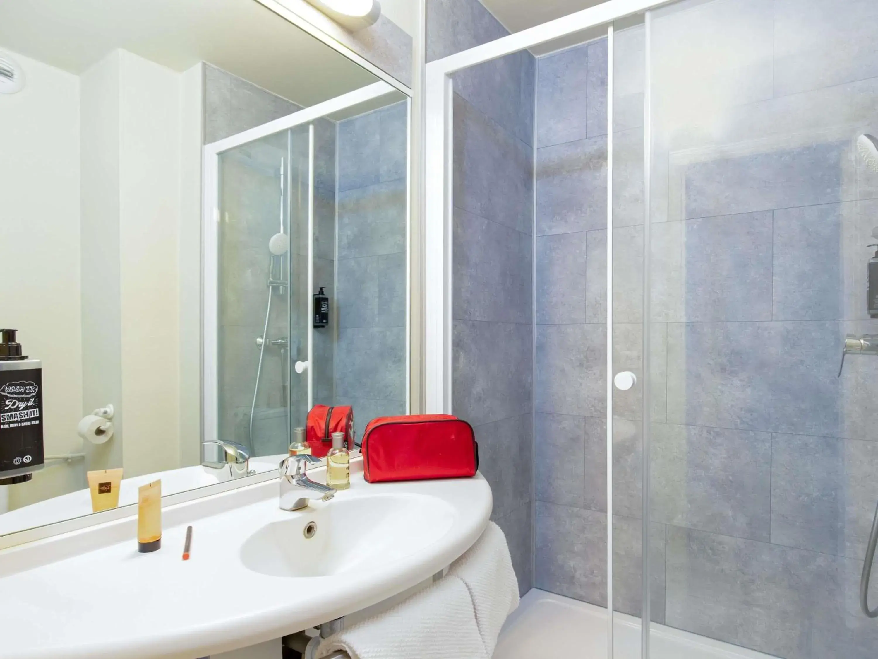 Family Room in ibis budget Cavaillon Family Room in ibis budget Cavaillon