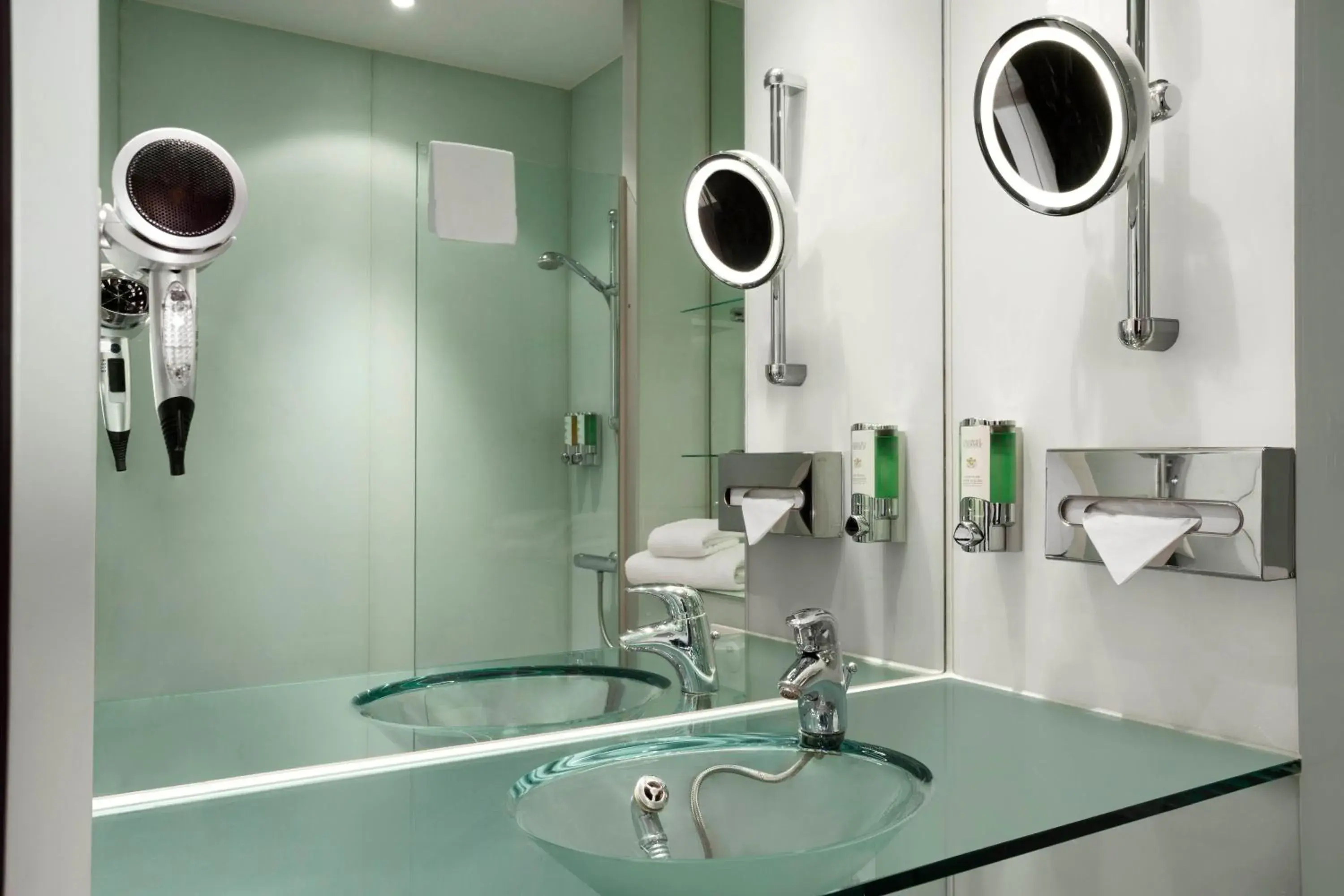 Business King Room with Sofa Bed - Non-Smoking in Ramada Encore by Wyndham Geneva Business King Room with Sofa Bed - Non-Smoking in Ramada Encore by Wyndham Geneva