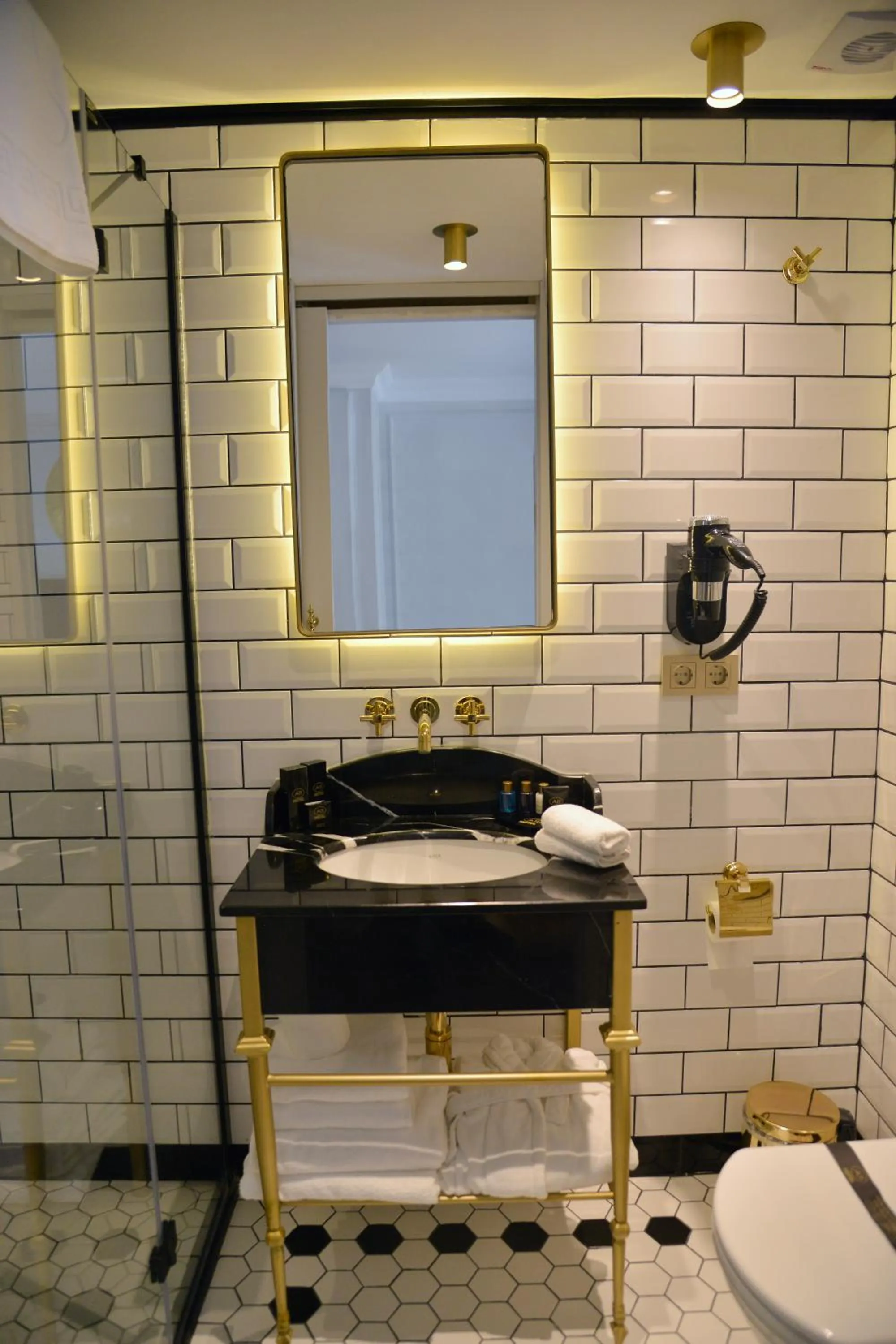 Toilet in A11 HOTEL Exclusive