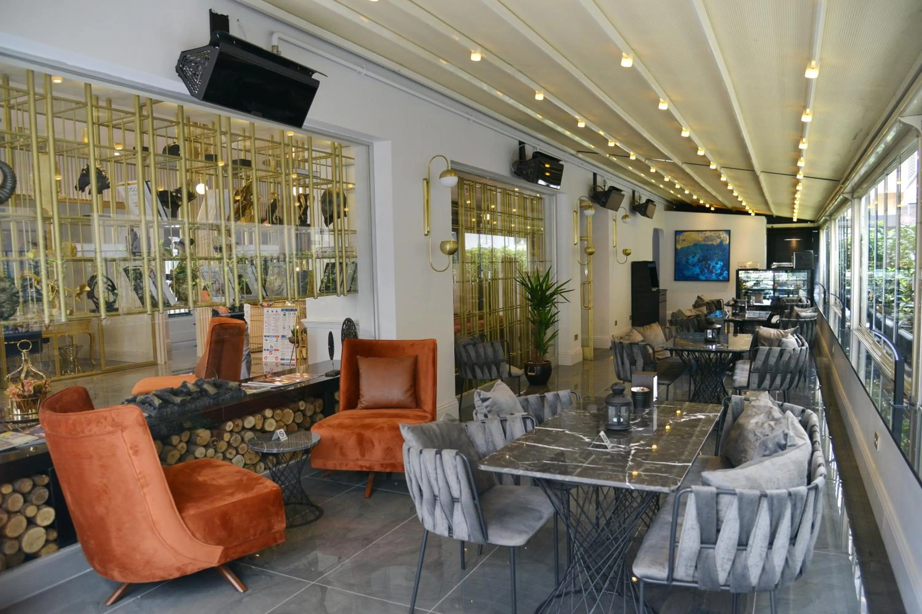 Restaurant/places to eat in A11 HOTEL Exclusive