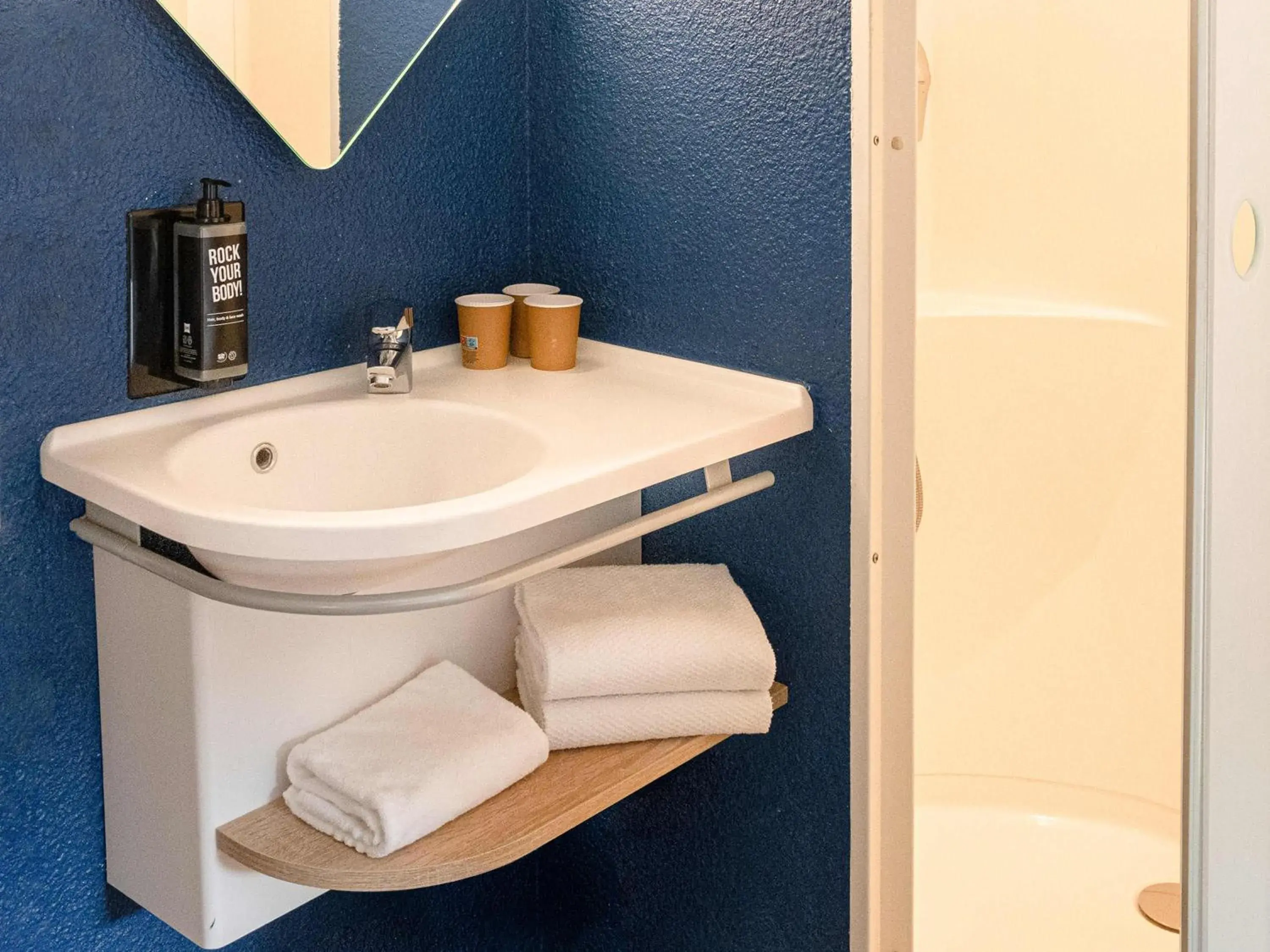 Bedroom in Ibis Budget Albi Centre Bedroom in Ibis Budget Albi Centre