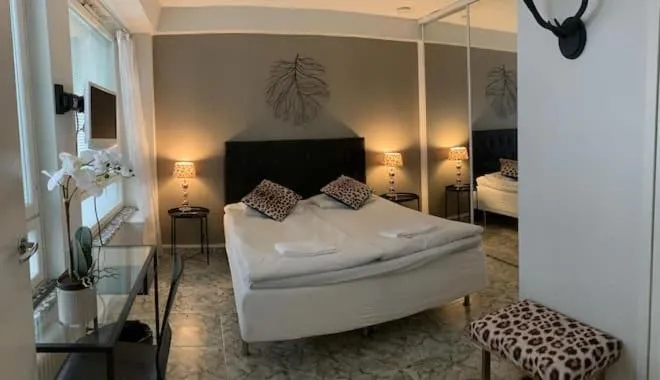 Double or Twin Room with Private Bathroom in Hotel Harriet