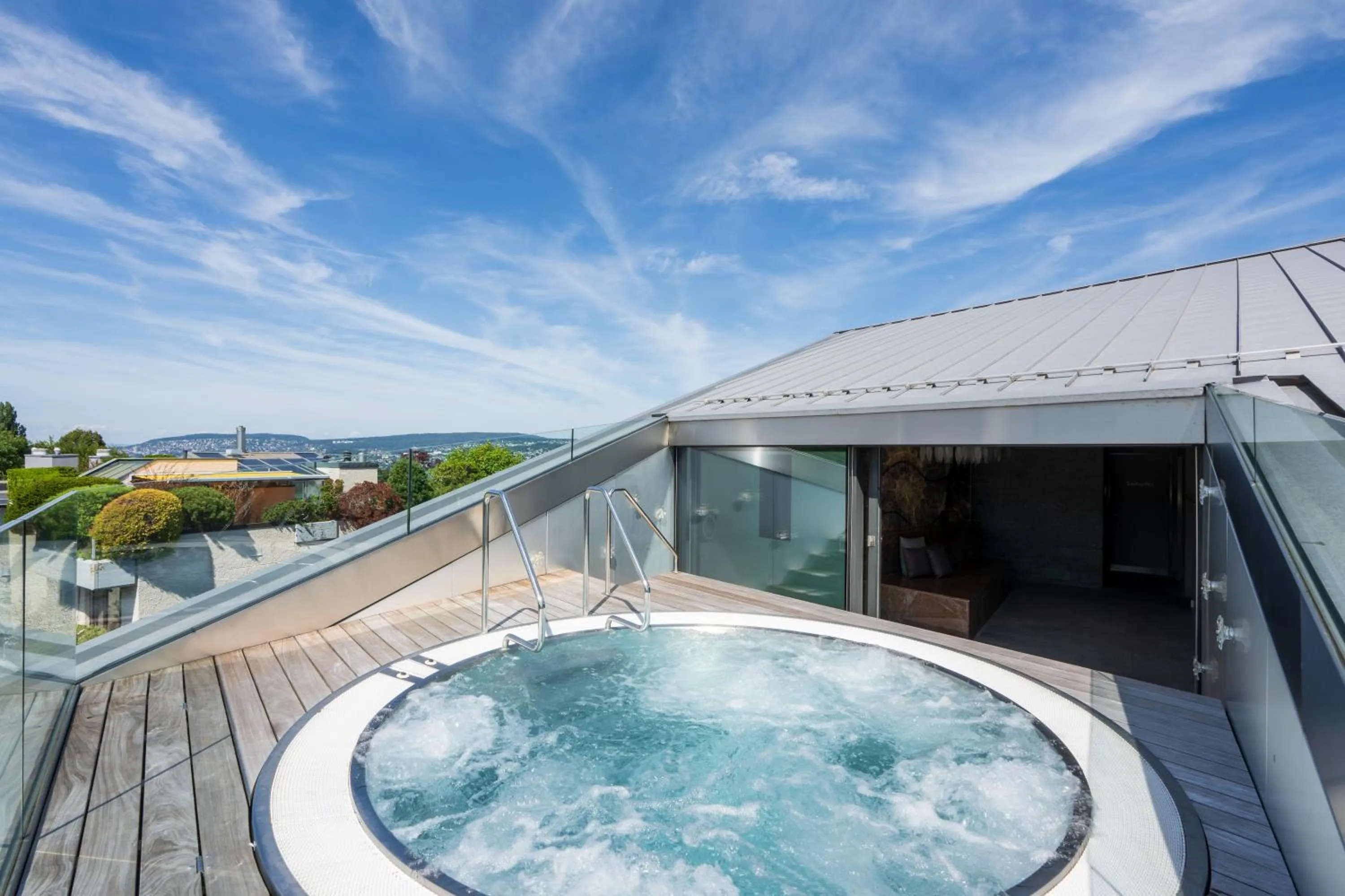 Hot Tub in Hotel Belvoir Lake View & Spa