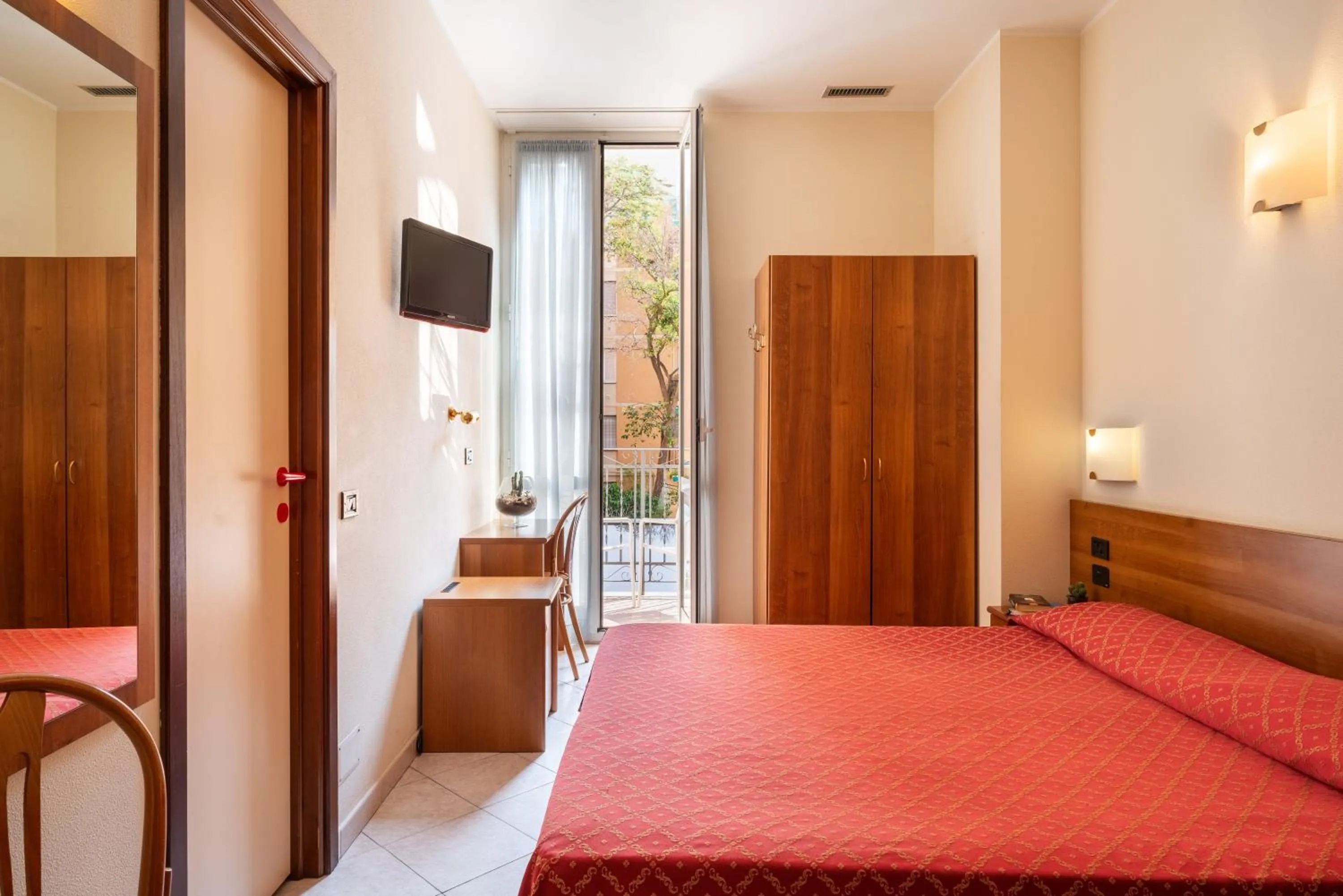 Bedroom, Bed in Hotel Careni Villa Italia