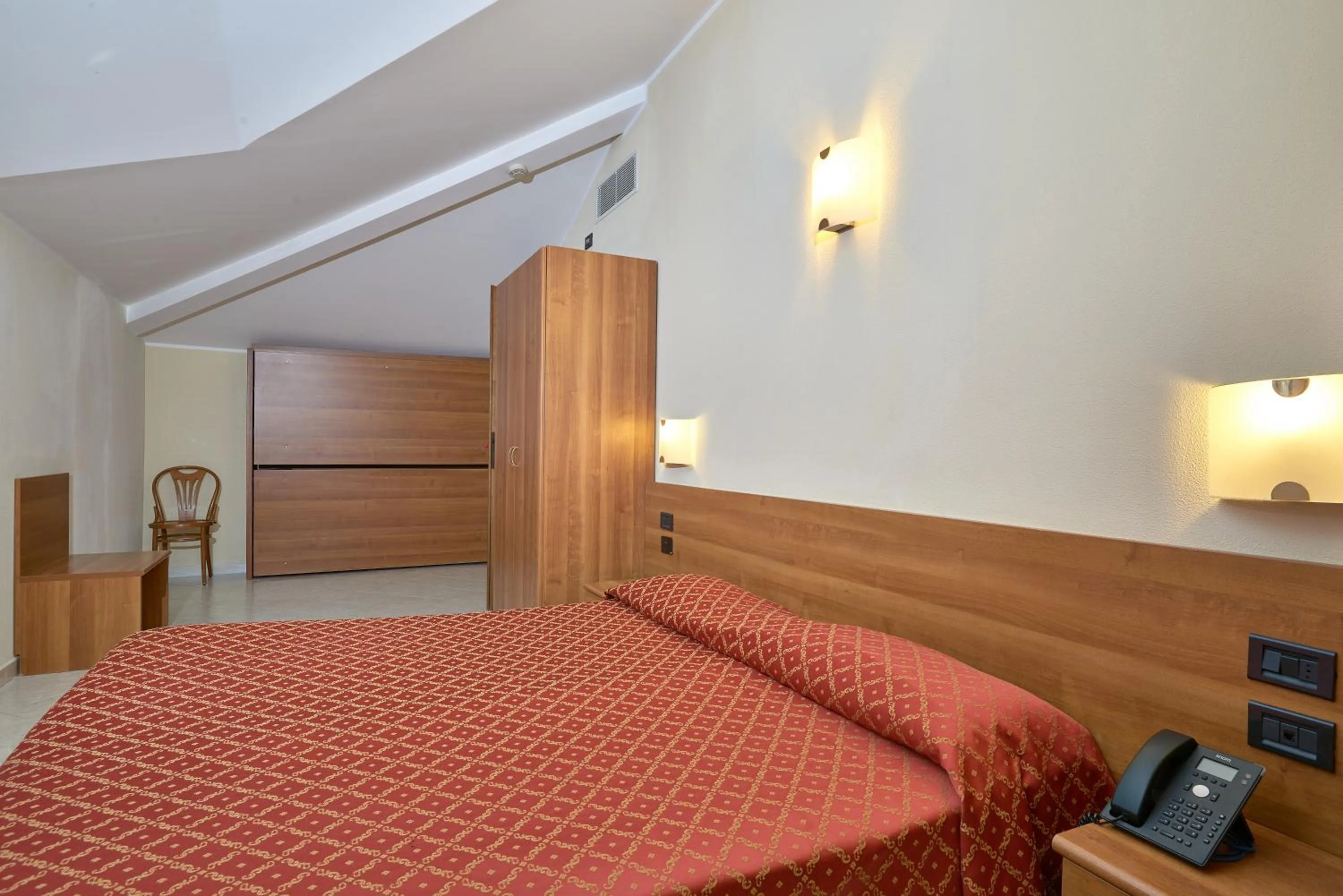 Bedroom, Bed in Hotel Careni Villa Italia