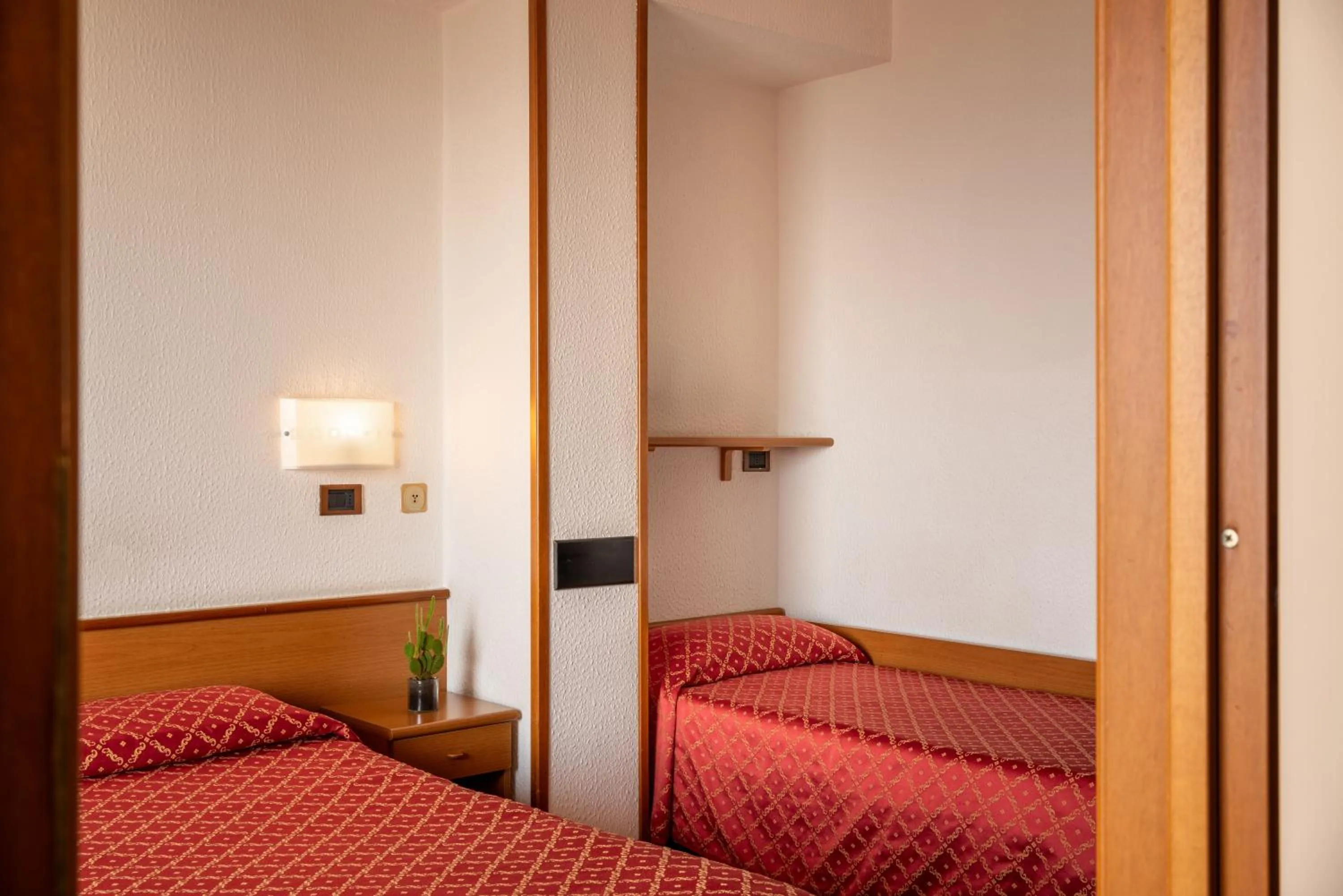 Bedroom, Bed in Hotel Careni Villa Italia