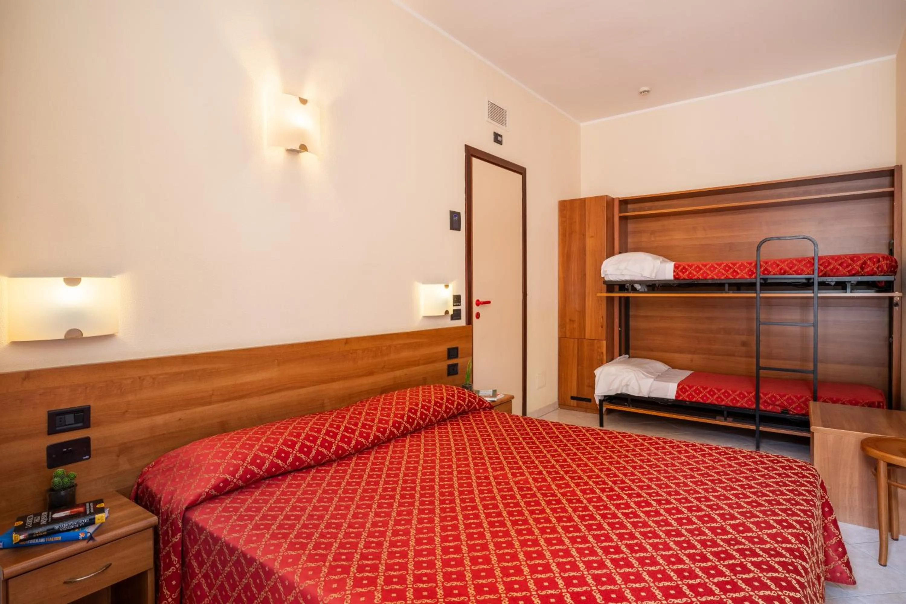 Bedroom, Bed in Hotel Careni Villa Italia