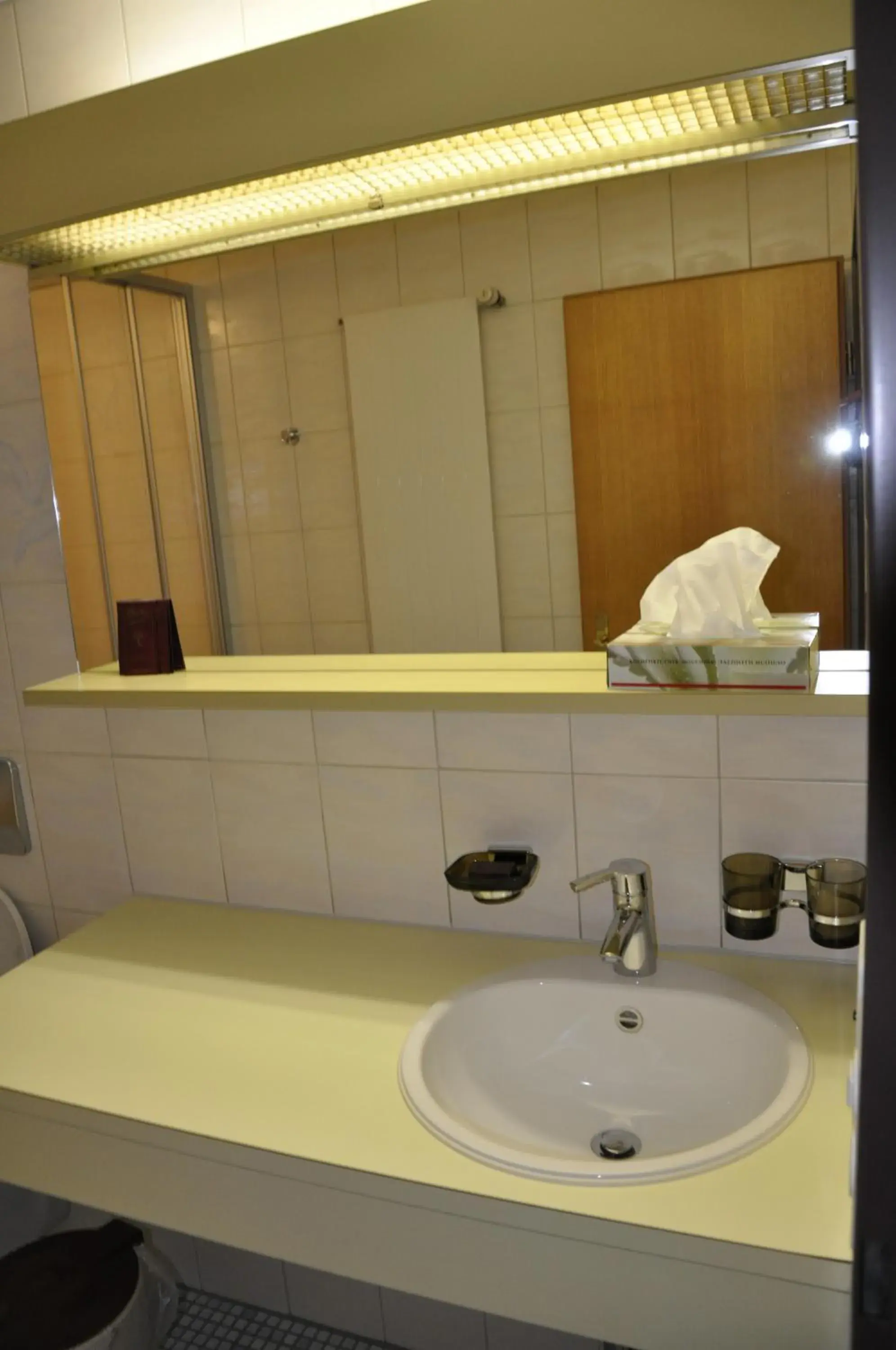 Single Room in Hotel Restaurant Passage Single Room in Hotel Restaurant Passage